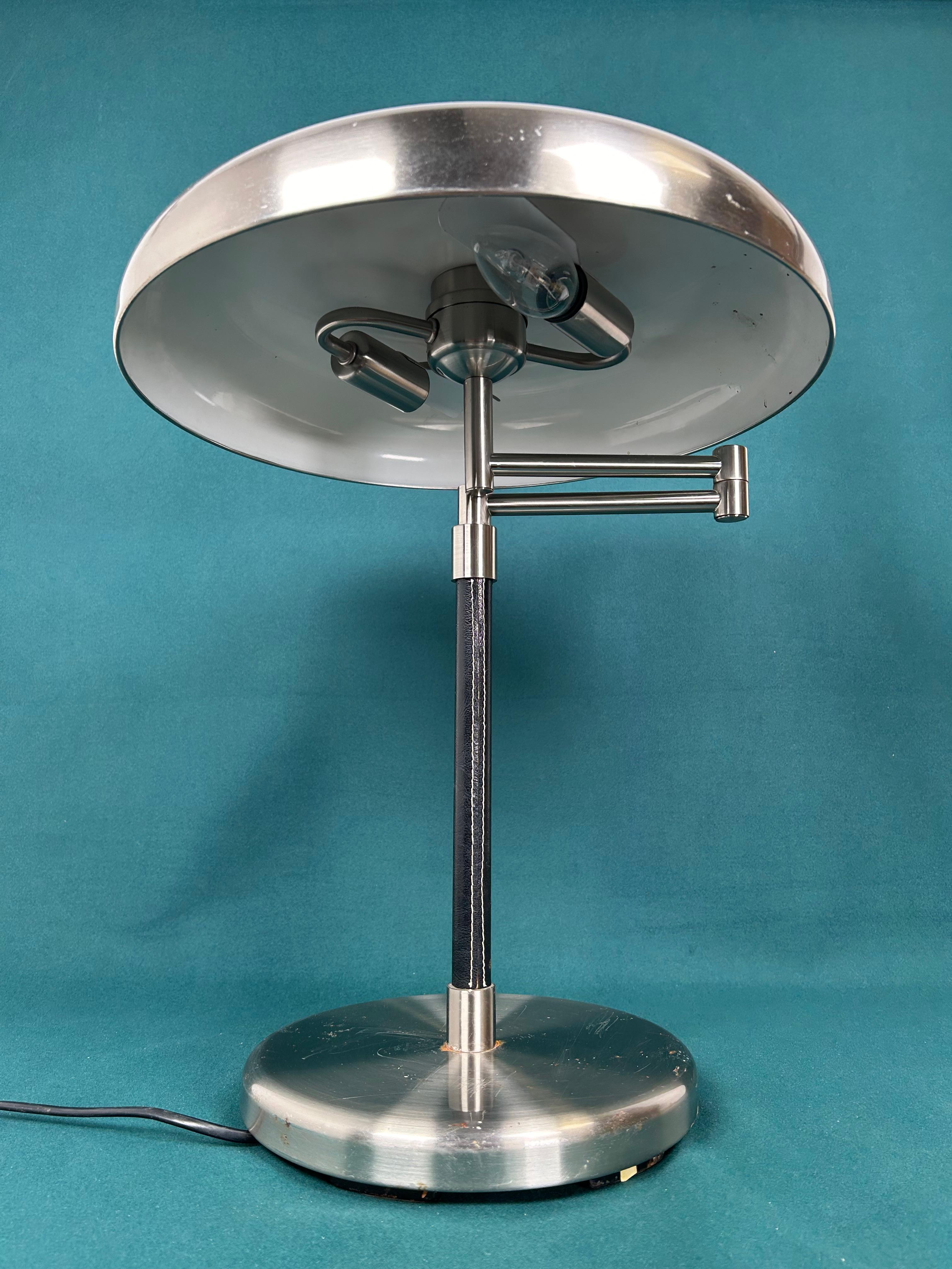 Vintage mushroom desk lamp in orignal vintage condition.