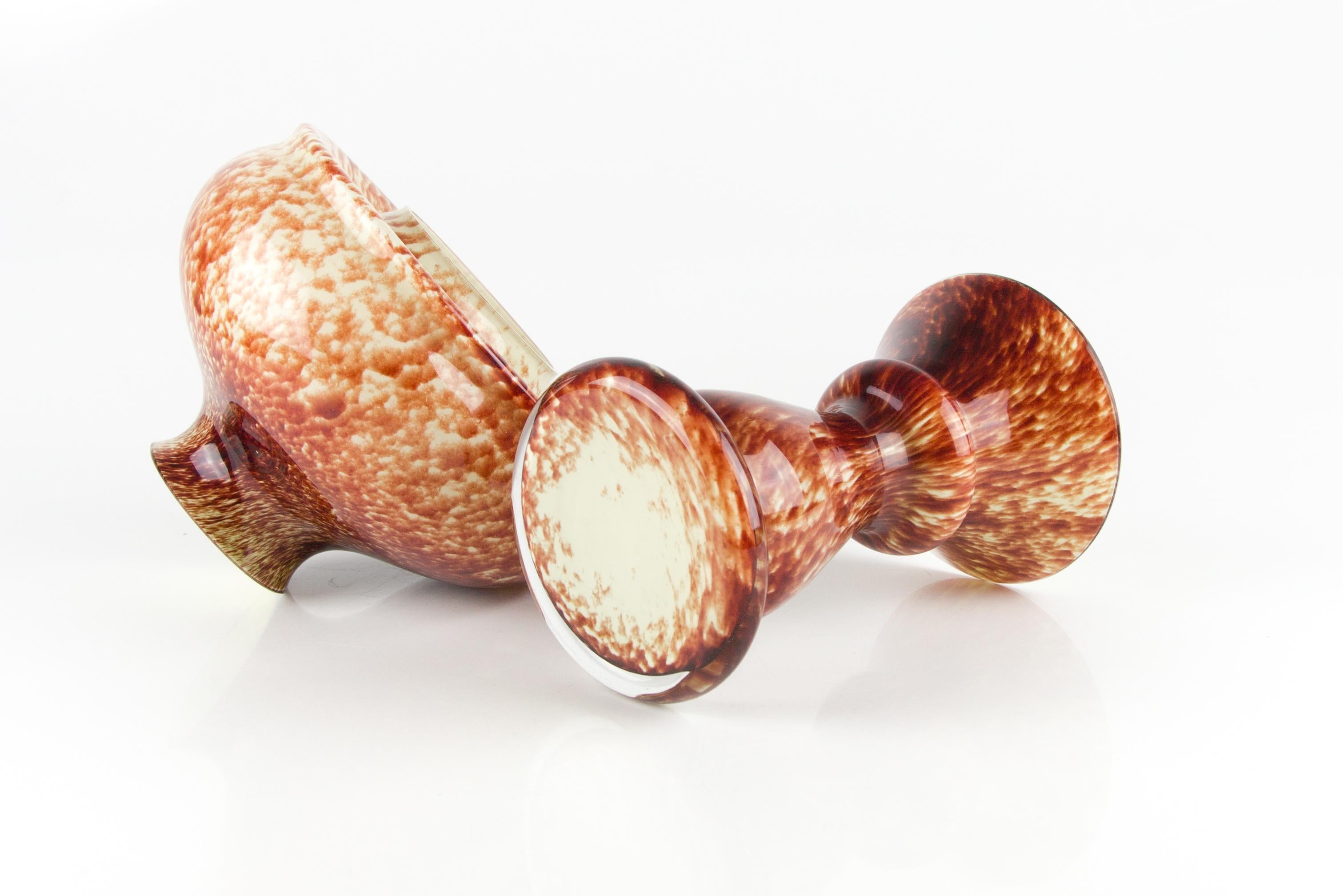 Vieux porte-bougie ou lampe à bougie ou vase en verre d'art rouge en forme de champignon en vente 7