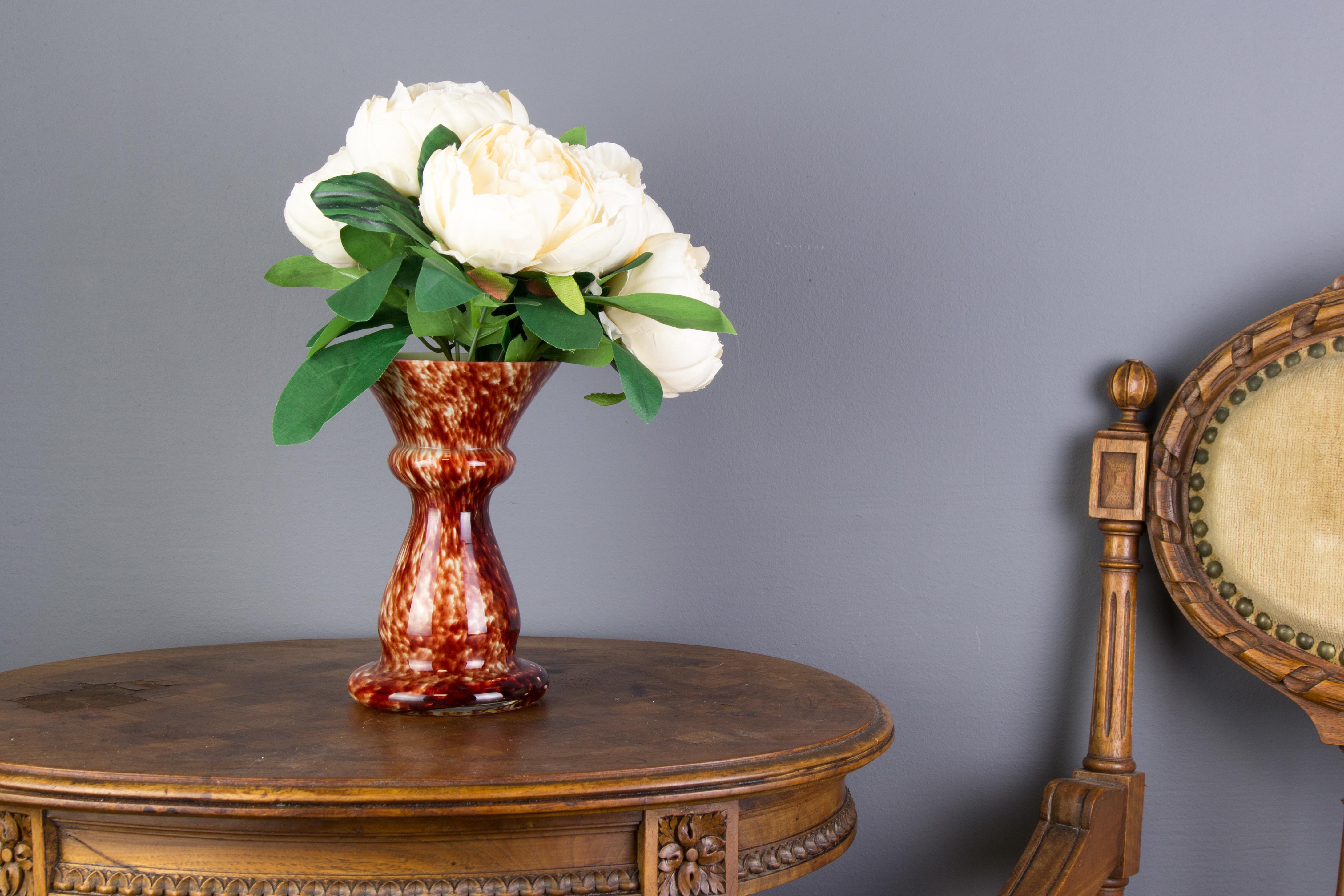 Vieux porte-bougie ou lampe à bougie ou vase en verre d'art rouge en forme de champignon en vente 2