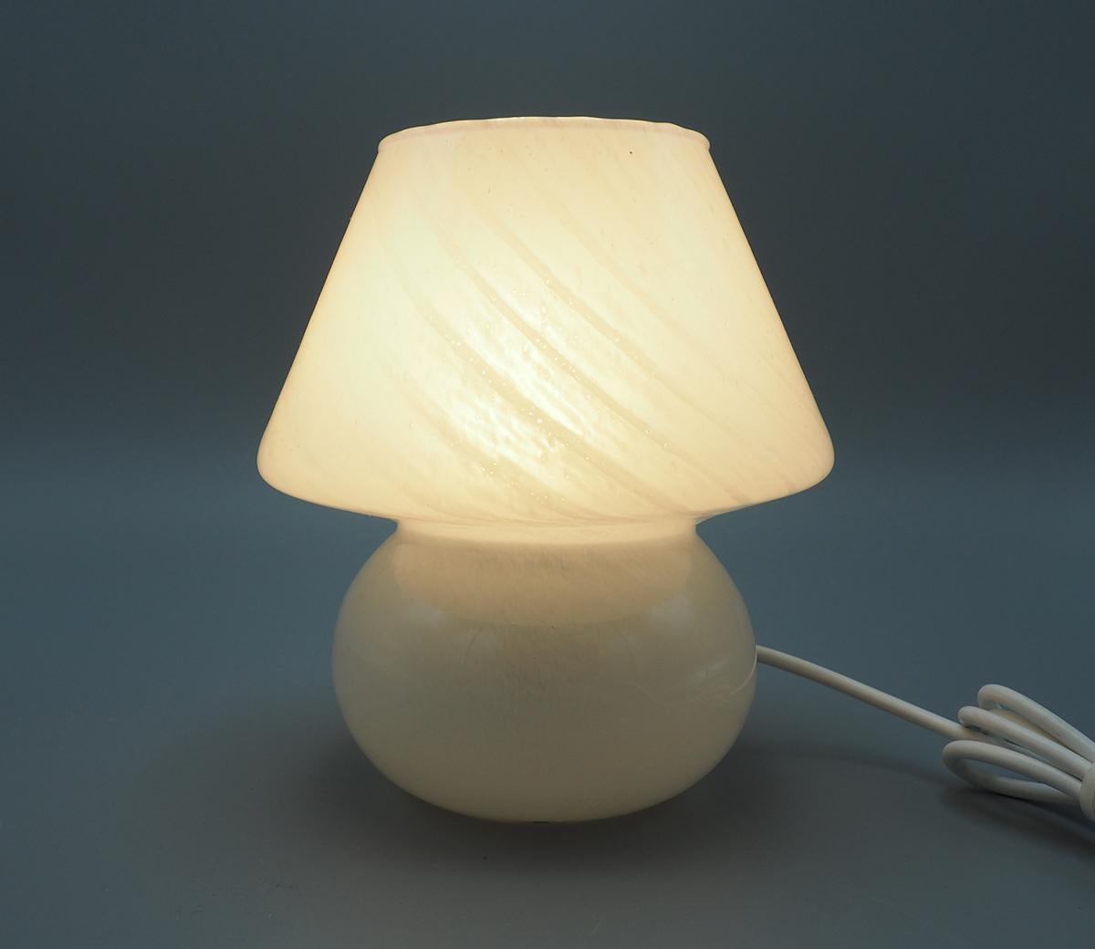 Vintage Mushroom Table Lamp in Grey Murano Glass, 1970s In Good Condition For Sale In HEILOO, NL