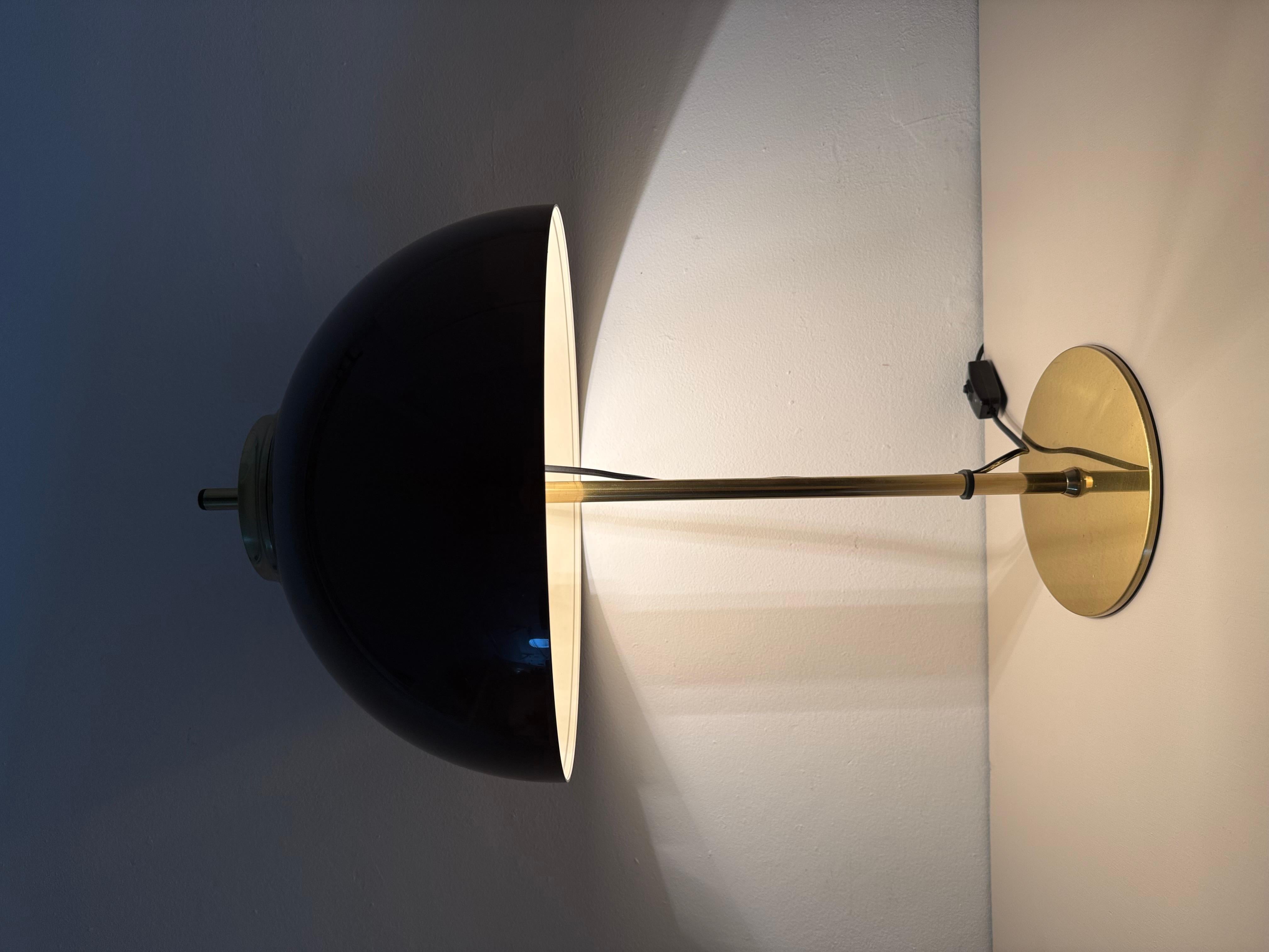 Dimensions: 52cm Height, 40 cm diameter
Condition: good
Period: 1970s
Color: Brown , gold