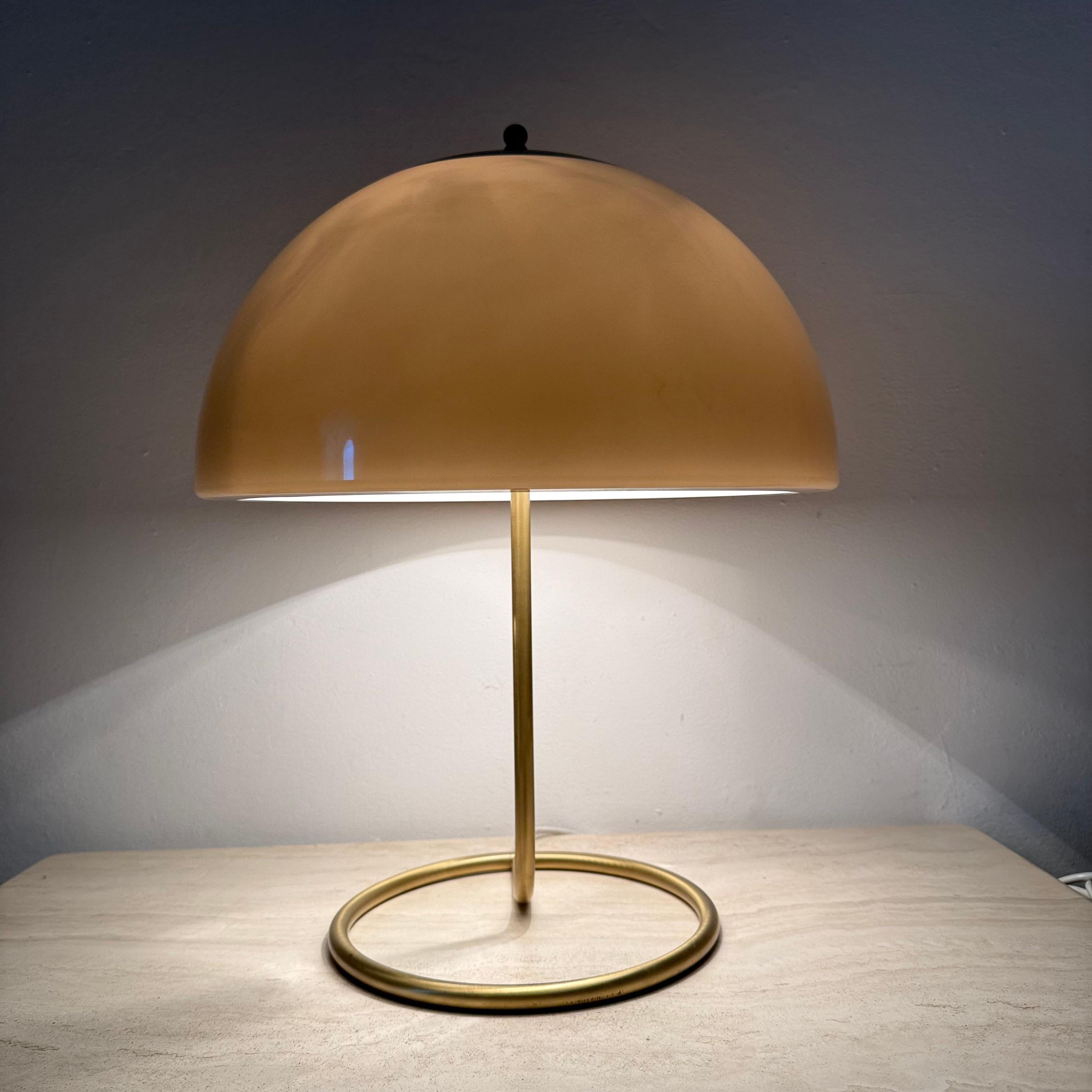 Vintage Mushroom table lamp with gold metal base , 1970s In Good Condition For Sale In Delft, NL
