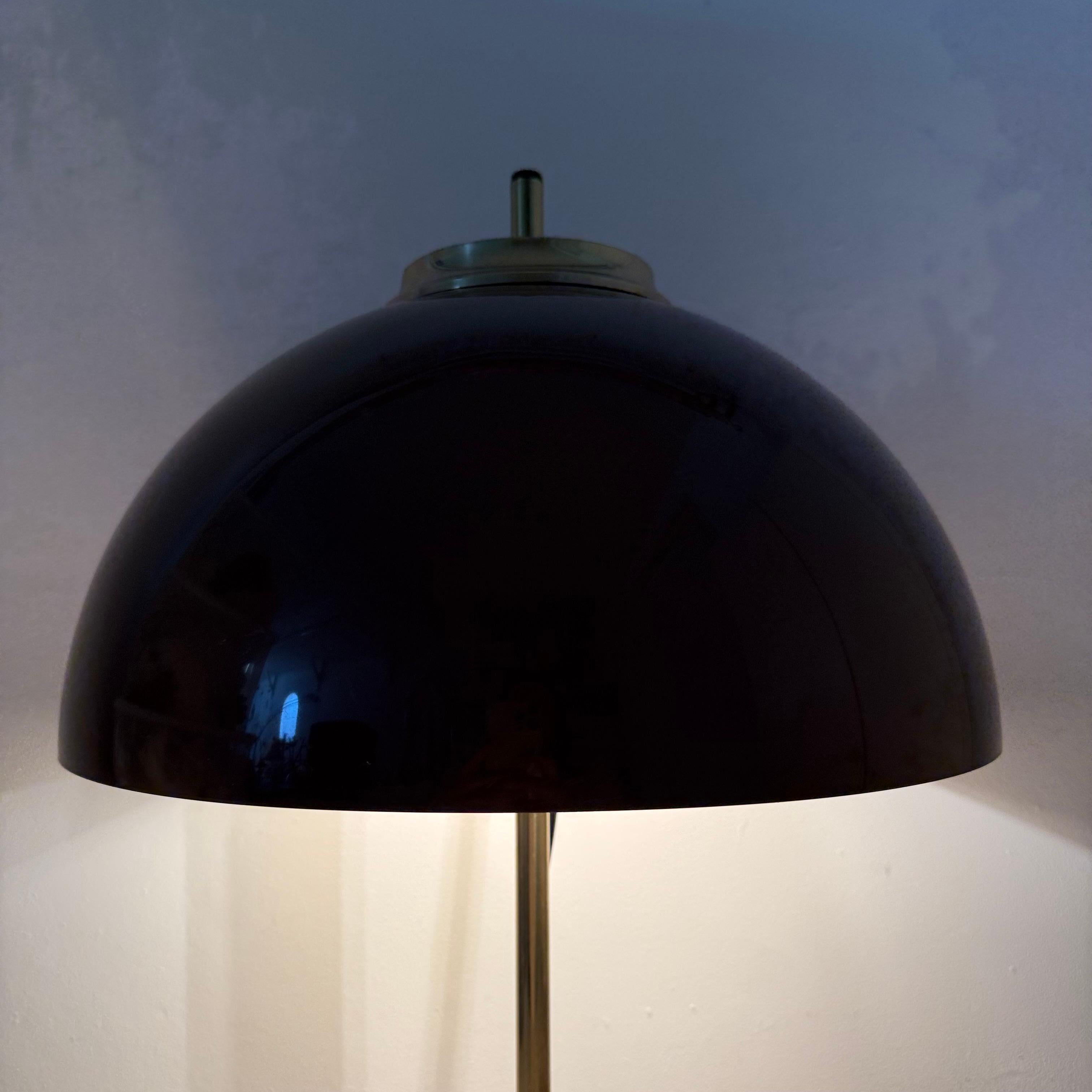 Vintage Mushroom table lamp with gold metal base , 1970s In Good Condition For Sale In Delft, NL