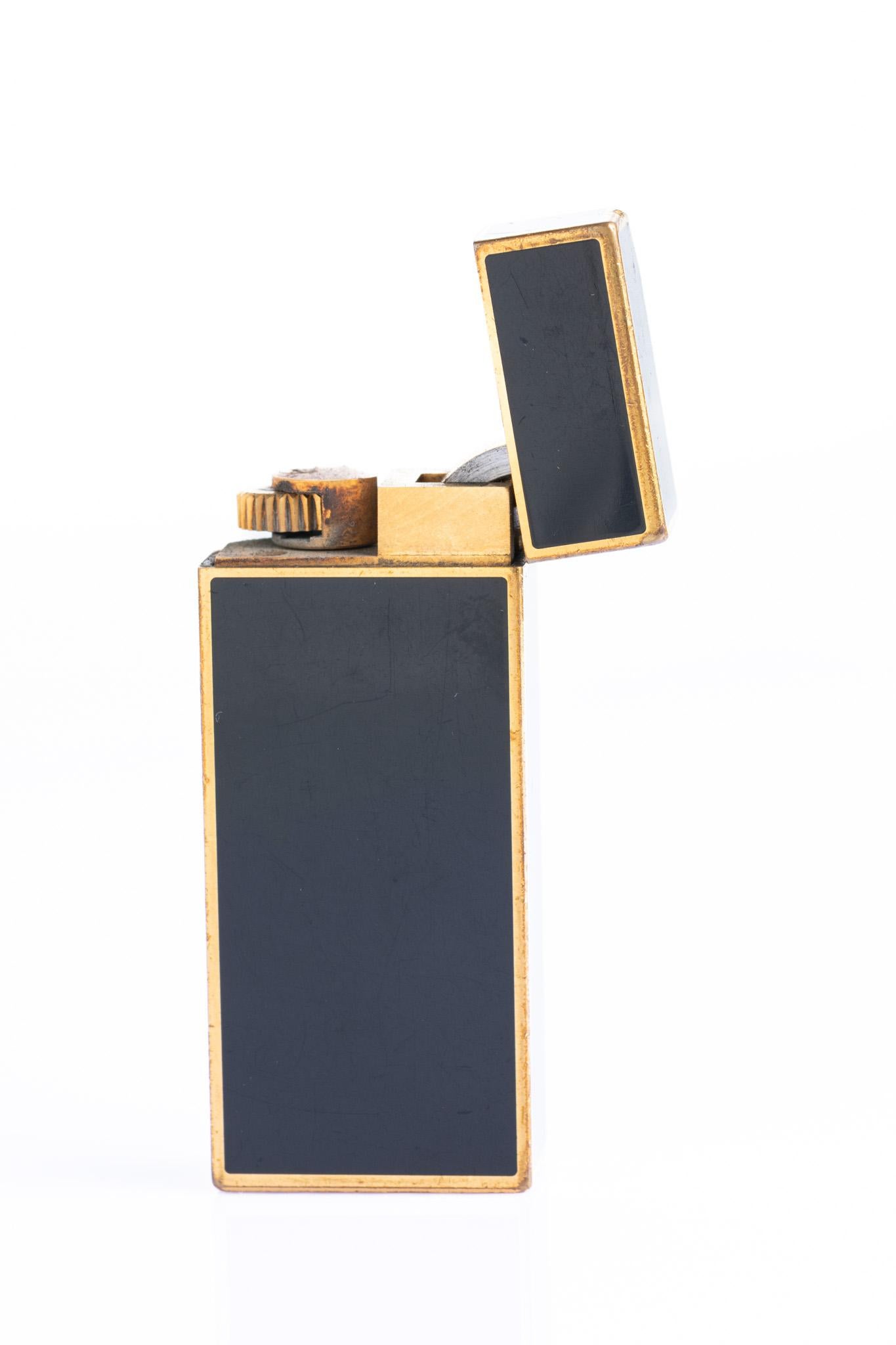 Vintage Must De Cartier Black Lacquer And Gold Plate Lighter in vendita 8
