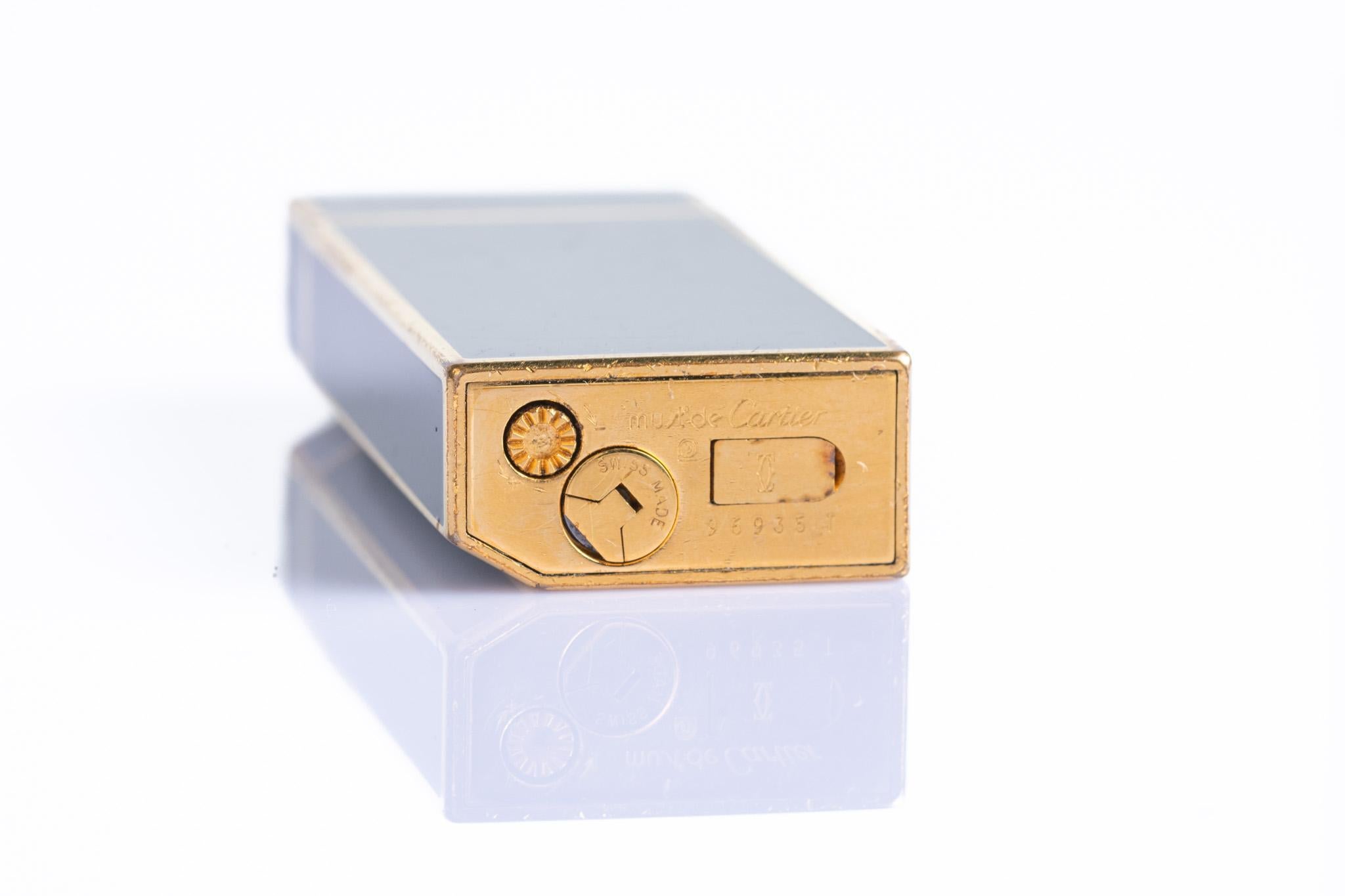 Vintage Must De Cartier Black Lacquer And Gold Plate Lighter in vendita 9