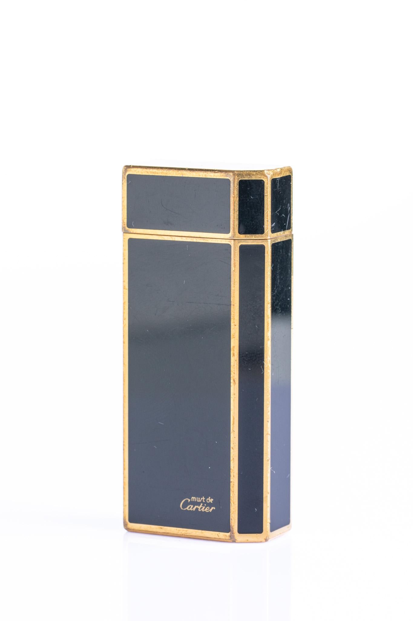 Vintage Must De Cartier Black Lacquer And Gold Plate Lighter in vendita 1
