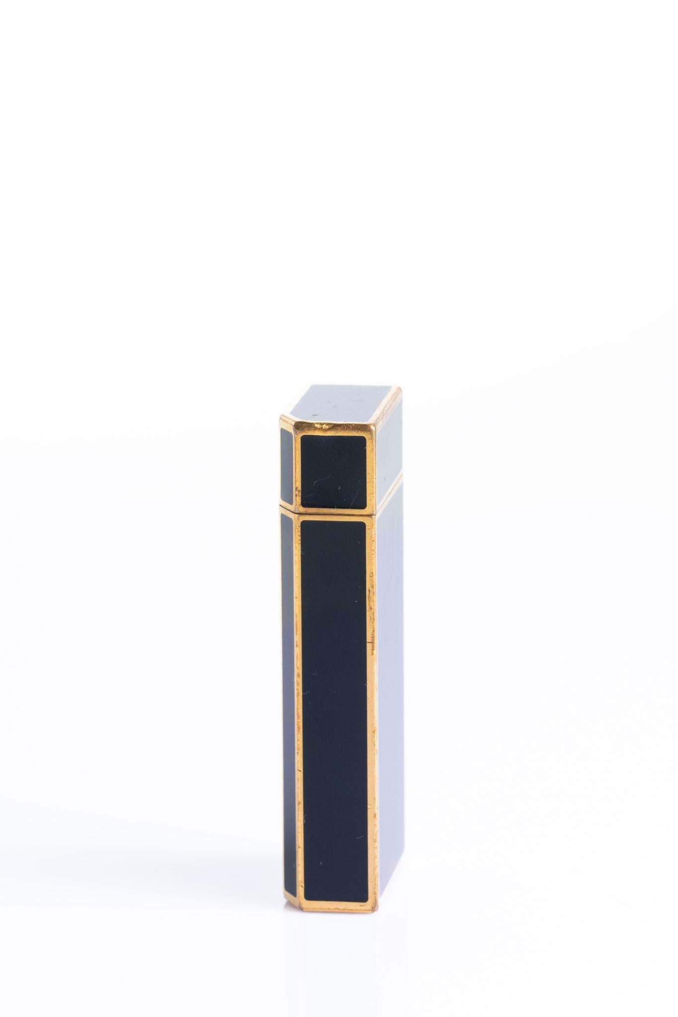 Vintage Must De Cartier Black Lacquer And Gold Plate Lighter in vendita 2