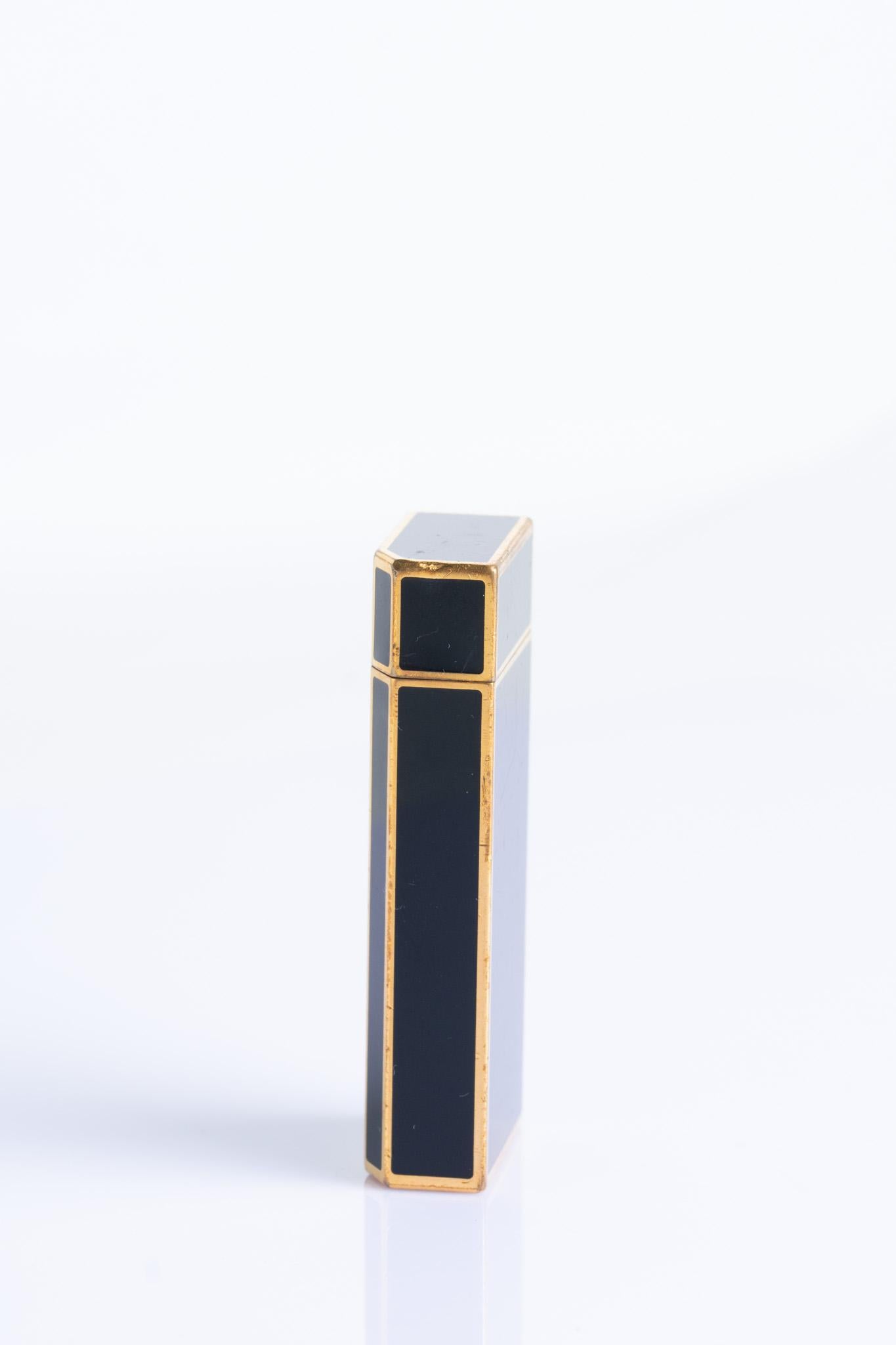 Vintage Must De Cartier Black Lacquer And Gold Plate Lighter in vendita 3