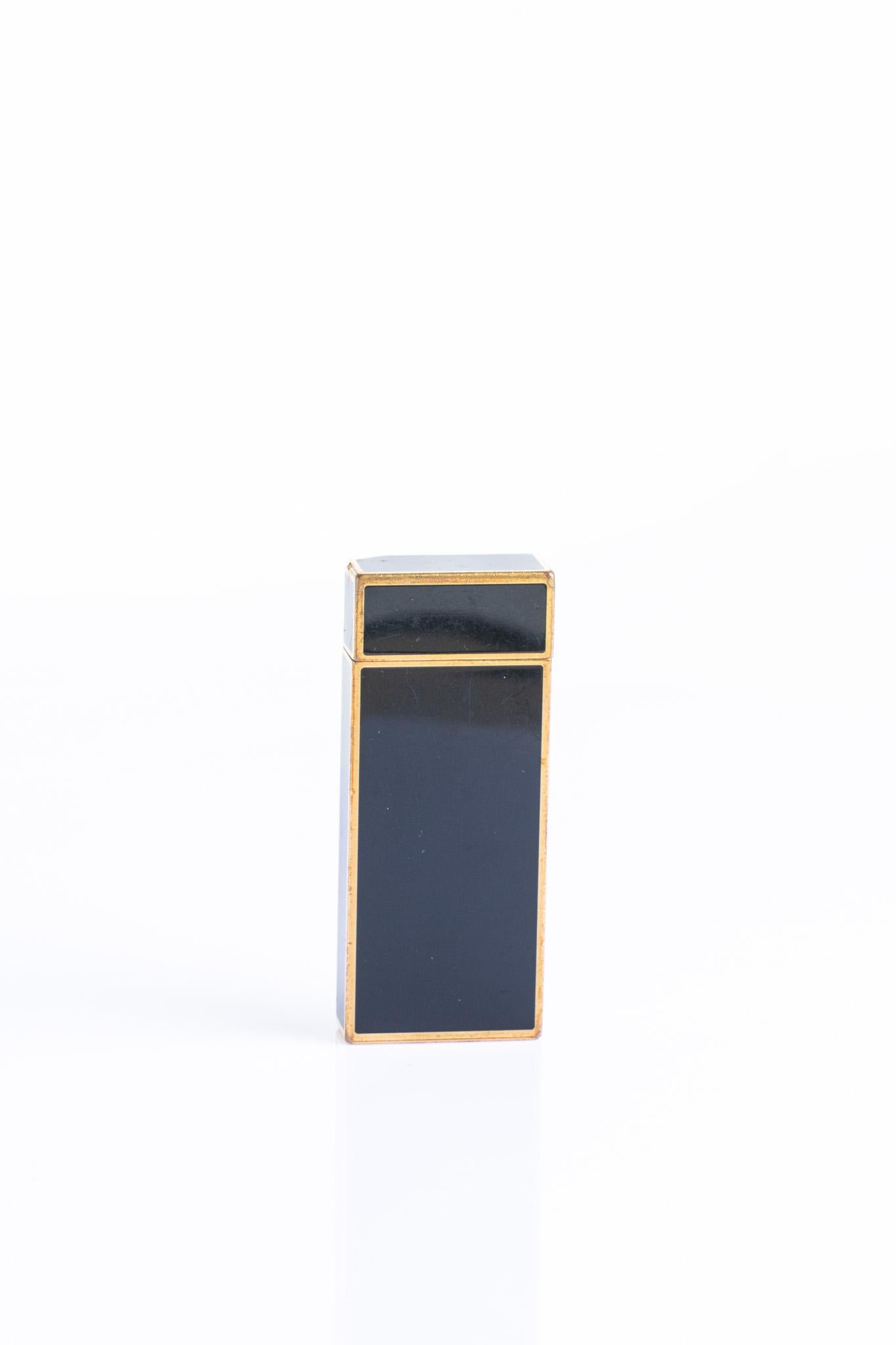 Vintage Must De Cartier Black Lacquer And Gold Plate Lighter in vendita 4