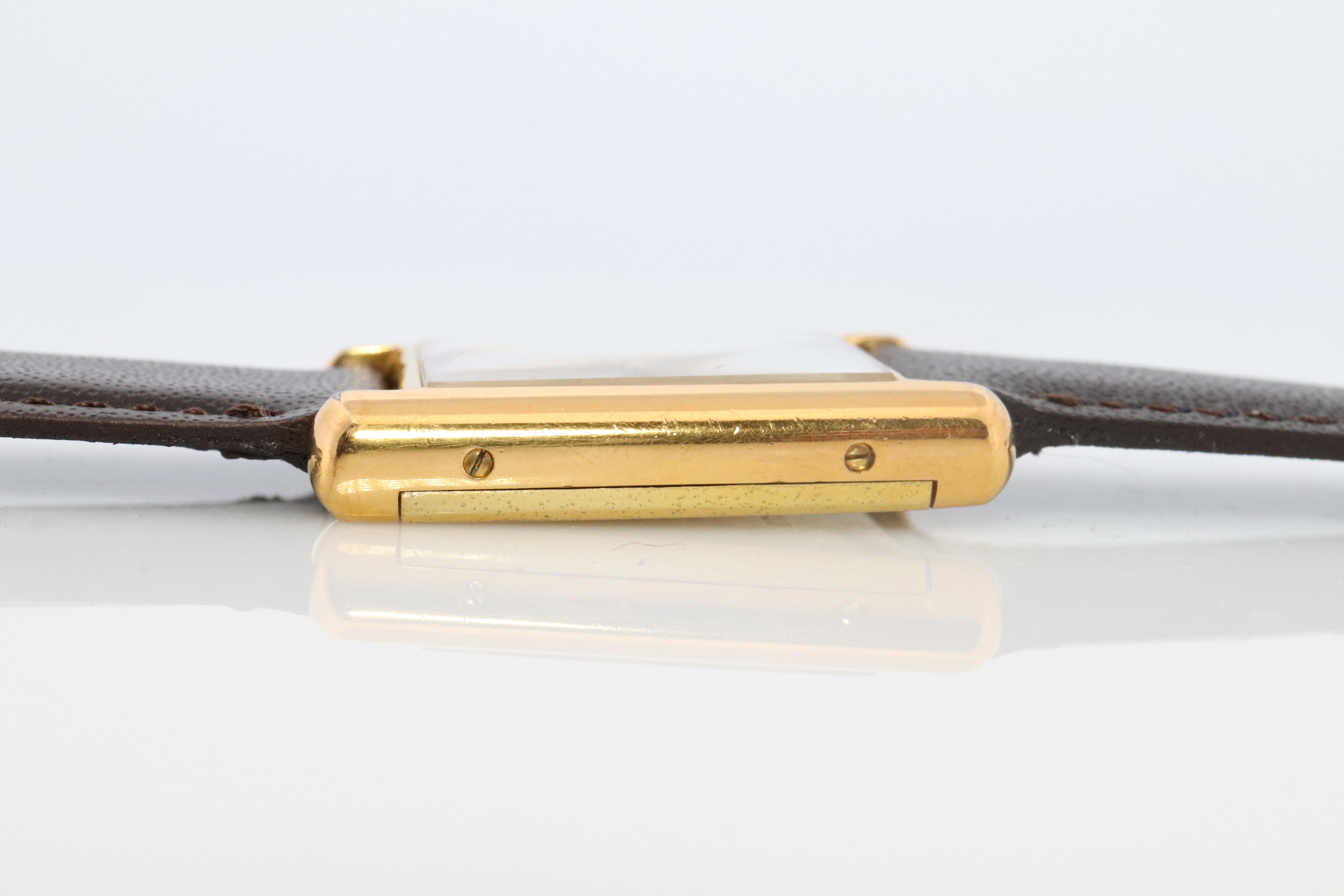Vintage Must de Cartier Mystery Tank Watch. ARGENT Manual Black Dial Tank. Cabujón en venta