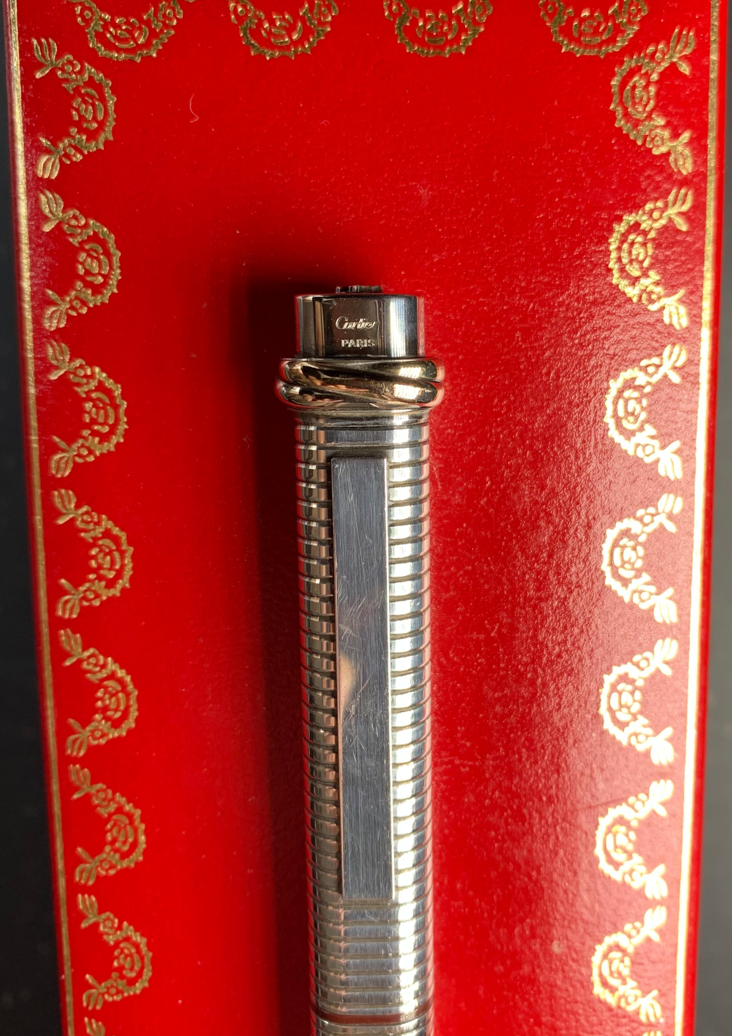 Français Vintage Must de Cartier Silver Plated Vendome Crosshatch Cisele Ball Point Pen. en vente