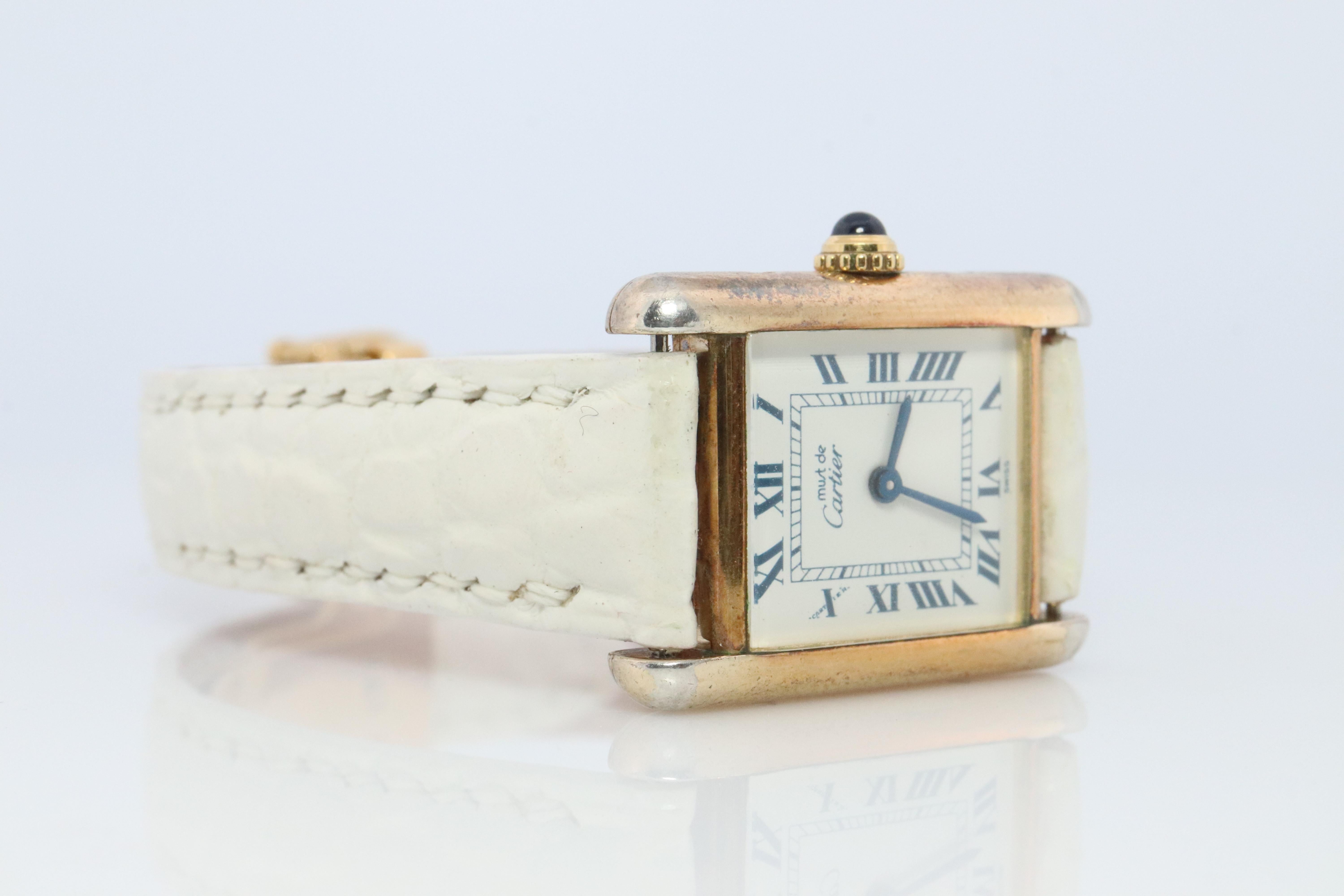 Must de Cartier Vintage Tank-Uhr mit goldenem Zifferblatt. Vermeil ARGENT Kleiner Tank Damen im Angebot