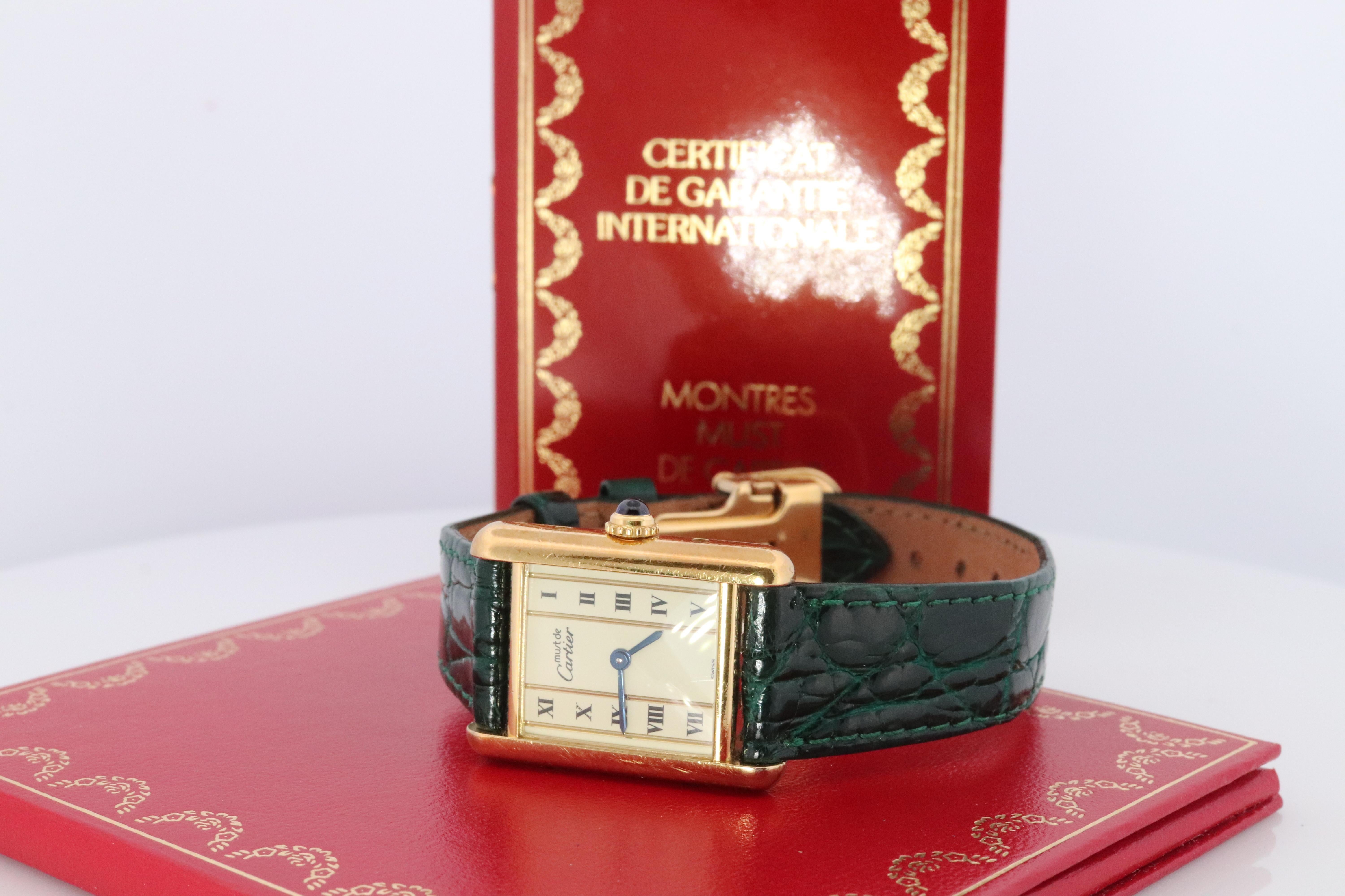 Reloj Cartier auténtico. Tanque Icónico Vintage Argent. Plata de ley y chapado en oro de 18 quilates (Vermeil).

Ref 5057001

RARO Pilar Esfera Romana

Viene con caja y papeles originales de Cartier. Hebilla desplegable original Cartier.

Estado:
