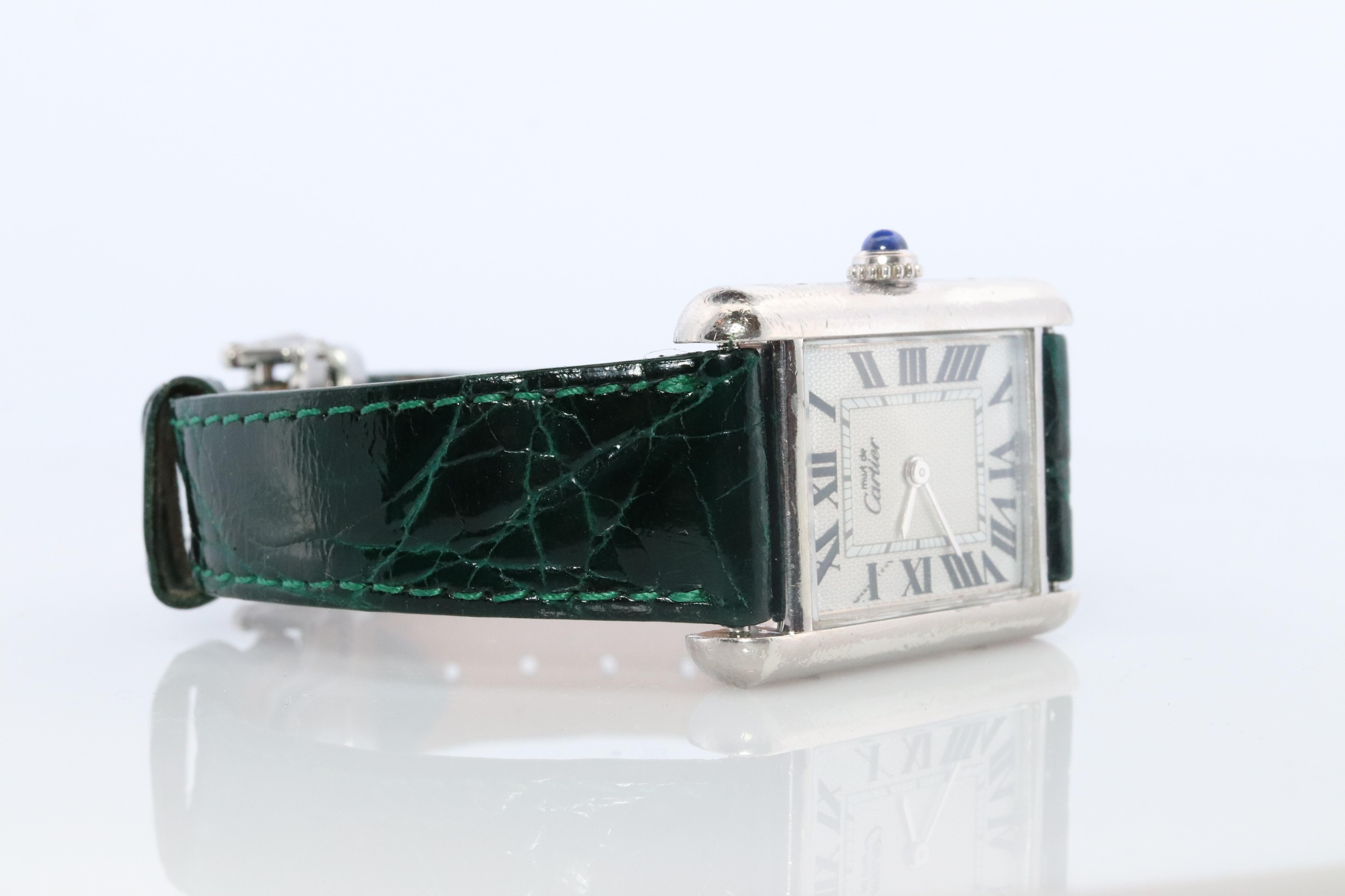 Moderne Montre Tank Vintage Must de Cartier. 925 Vermeil ARGENT 2416 Silver Dial Tank en vente