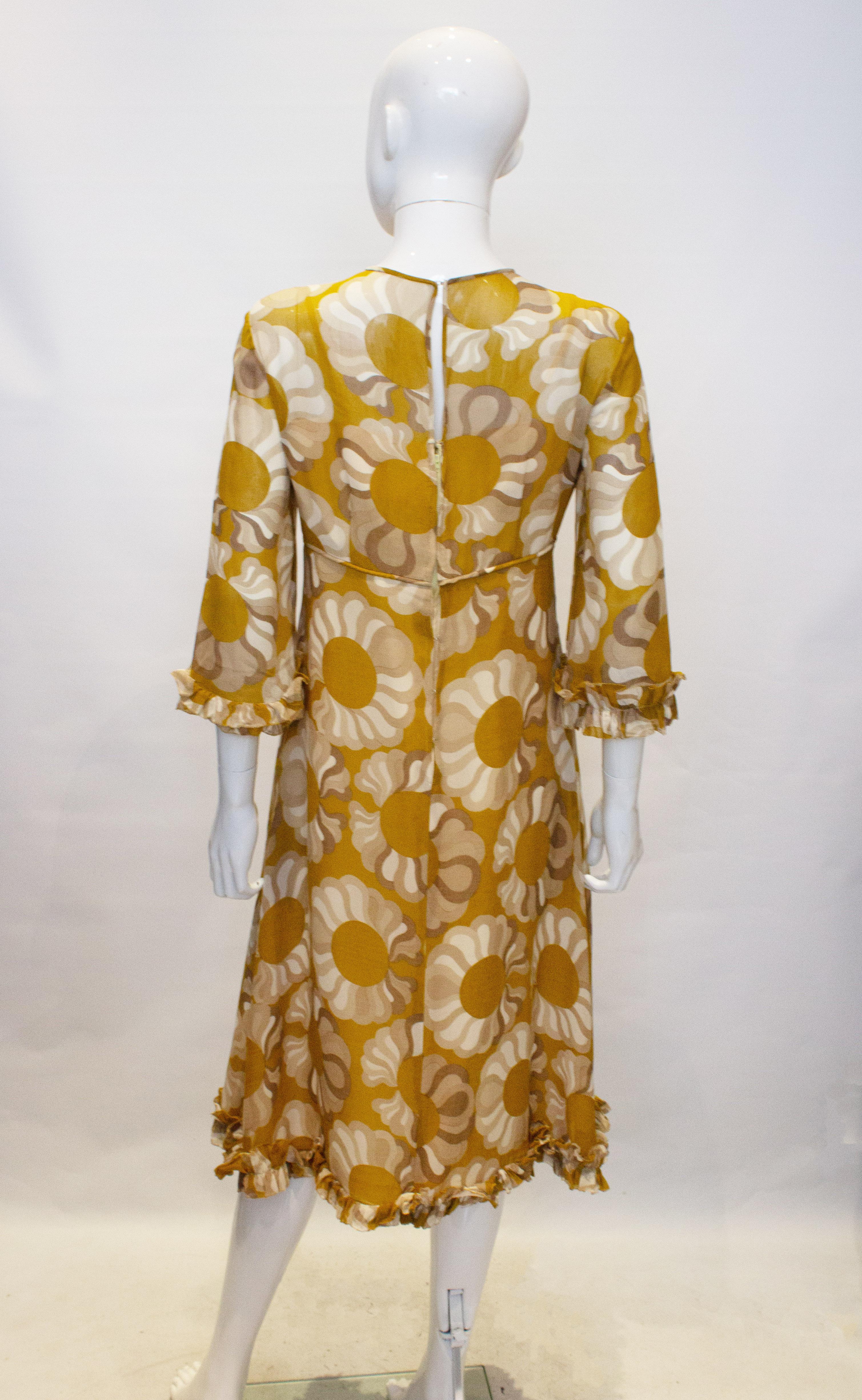 Senffarbenes, graues und elfenbeinfarbenes Kleid mit Druck von Jollys of Bath and Bristol im Zustand „Gut“ in London, GB
