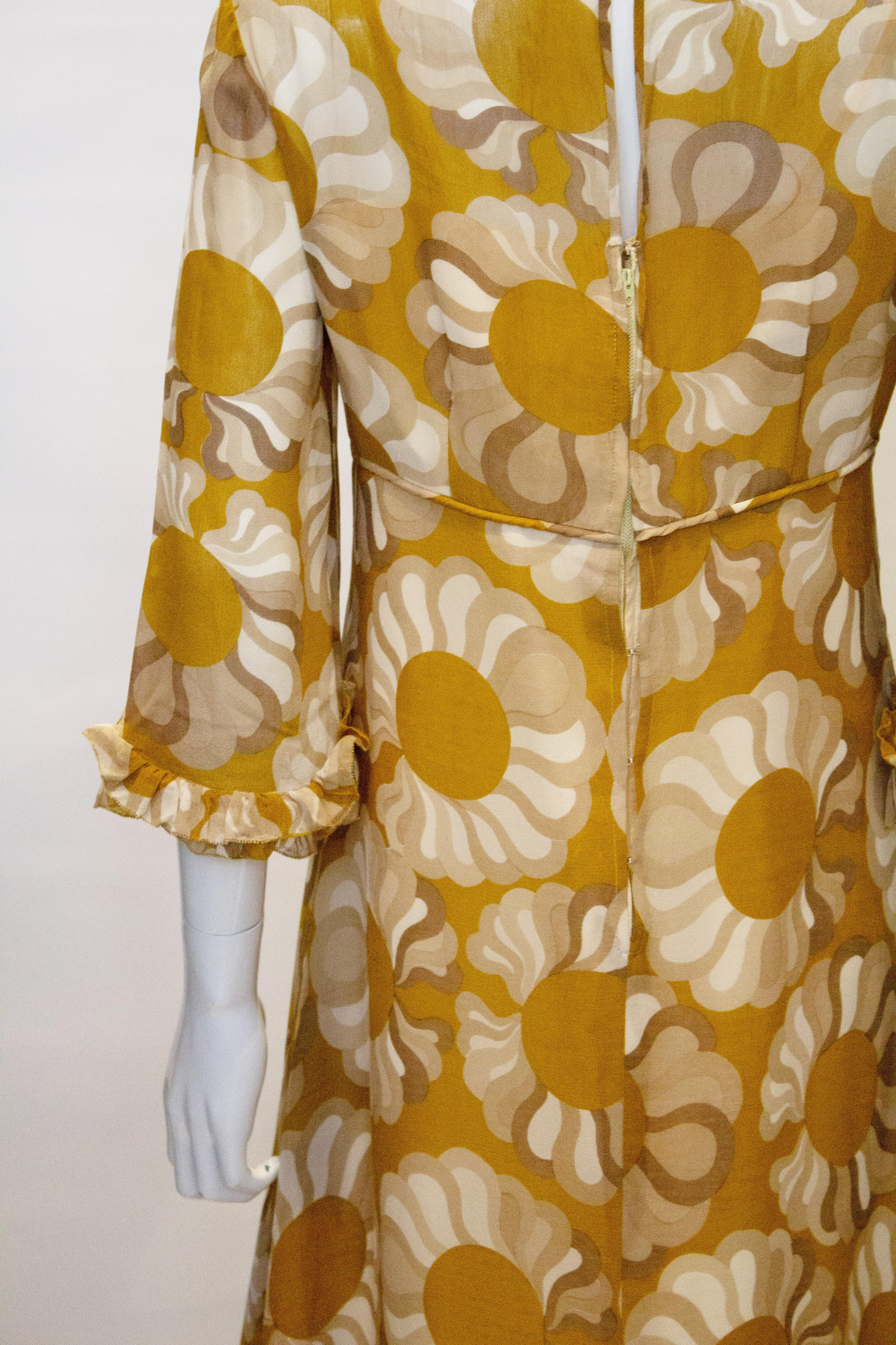 Senffarbenes, graues und elfenbeinfarbenes Kleid mit Druck von Jollys of Bath and Bristol Damen
