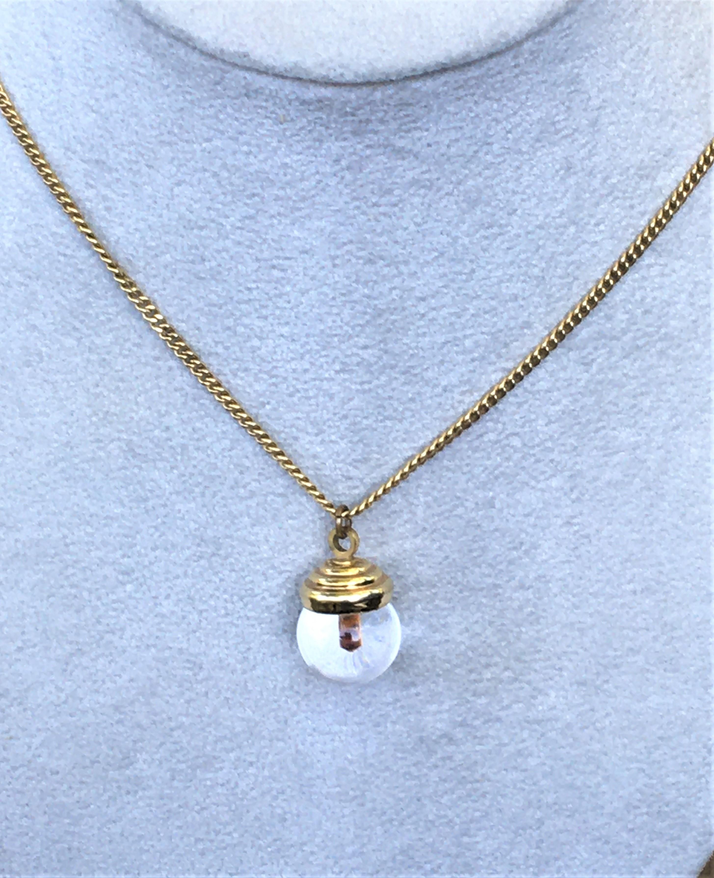 The mustard seed is referred to in the Bible as a symbol of faith and hope.  This estate necklace is a wonderful gift for anyone (including yourself!).
18 inch curb chain
Flint glass  'fish bowl' with mustard seed, approximately 12.5mm wide
Stamped