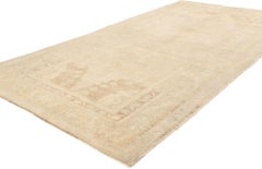 Türkischer Oushak-Teppich im Vintage-Stil, Subtle Shibui Meets Quiet Sophistication
