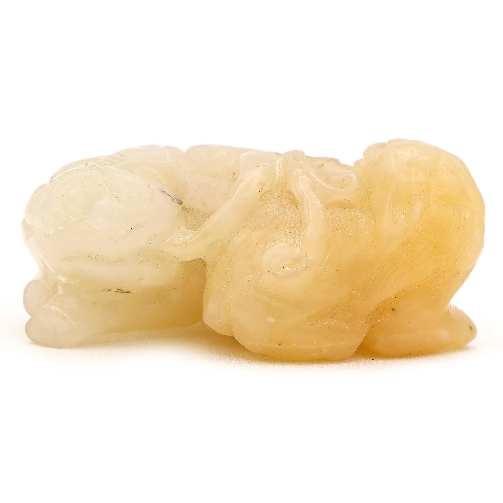 Vintage Mutton Fat Jade Chinese Carved Bixie Dragon Foo Dog Figurine In Good Condition For Sale In New York, NY