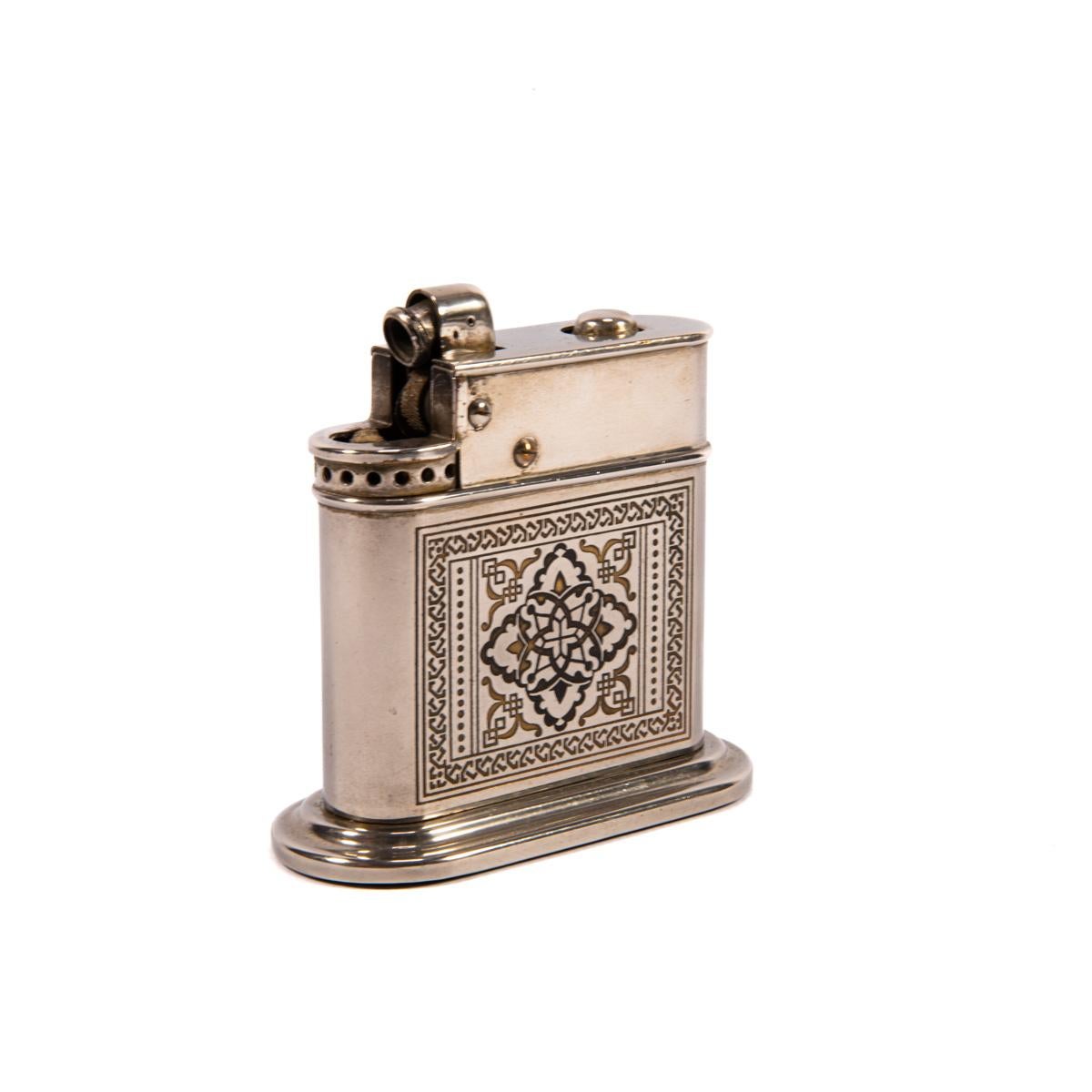 Women's or Men's Vintage Myflam Chrome Enameled Table Lighter Round base 1950s For Sale