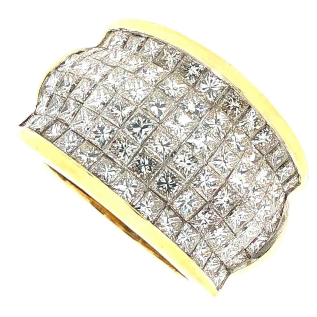 Anillo con cúpula de diamantes en engaste «Mystery», oro de 18 quilates, engaste invisible, corte princesa, 4,96 ct en venta