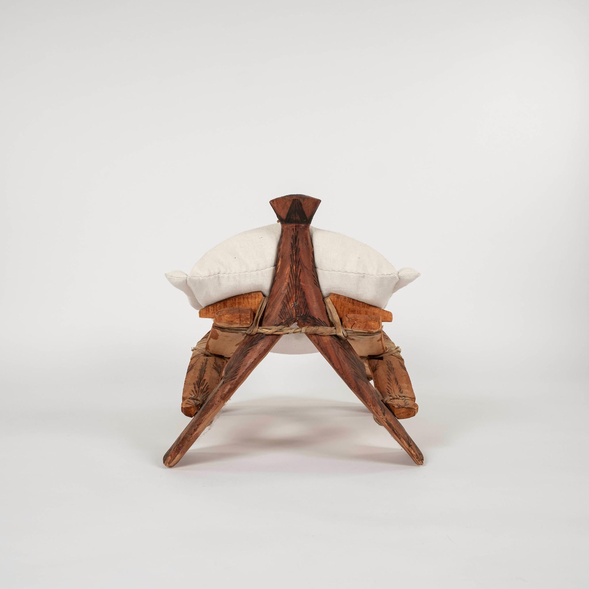 Vintage N. Afican Middle East Camel Saddle Stool Bon état - En vente à Houston, TX