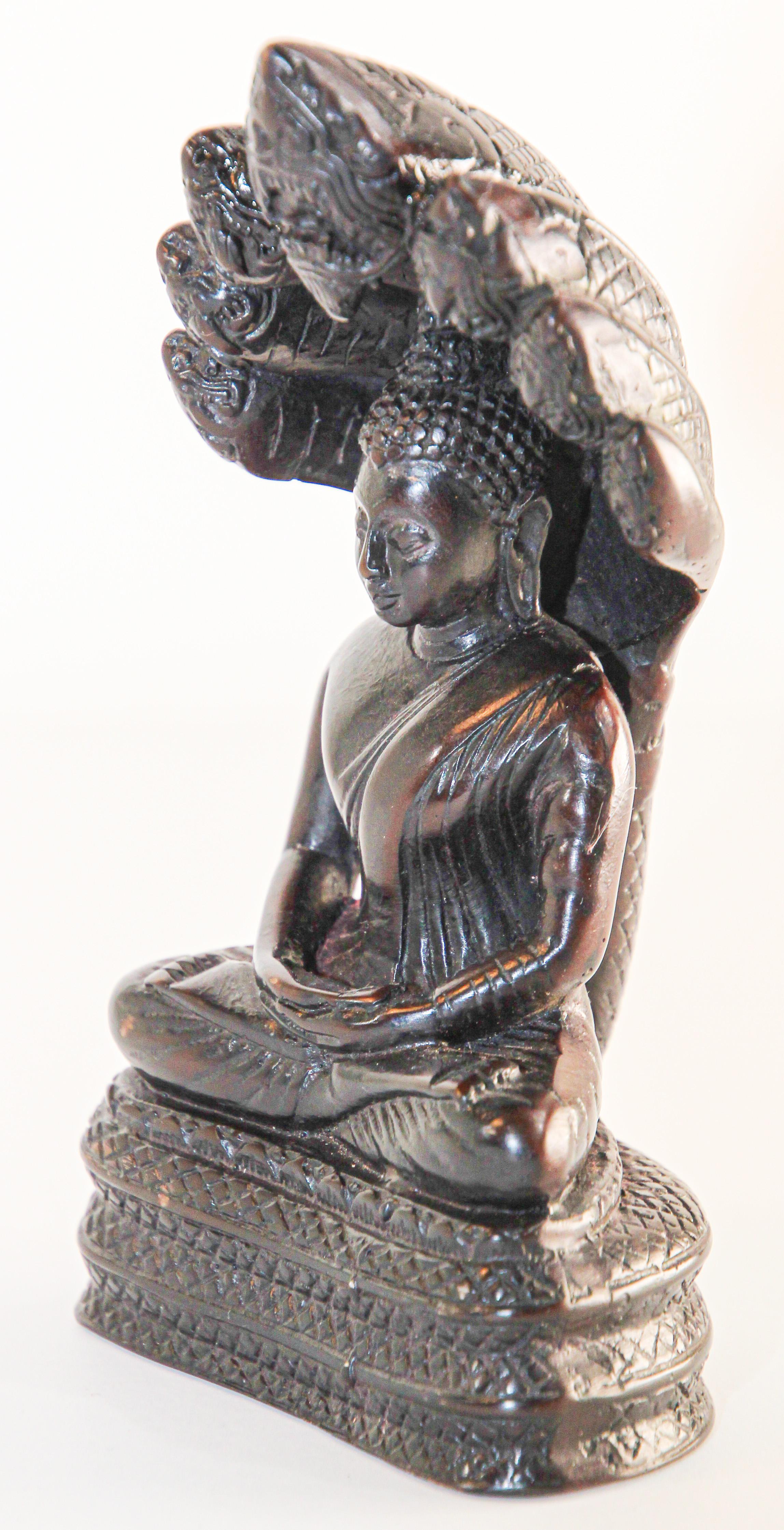 Naga Meditative Buddha-Statue aus Naga  (Handgefertigt) im Angebot