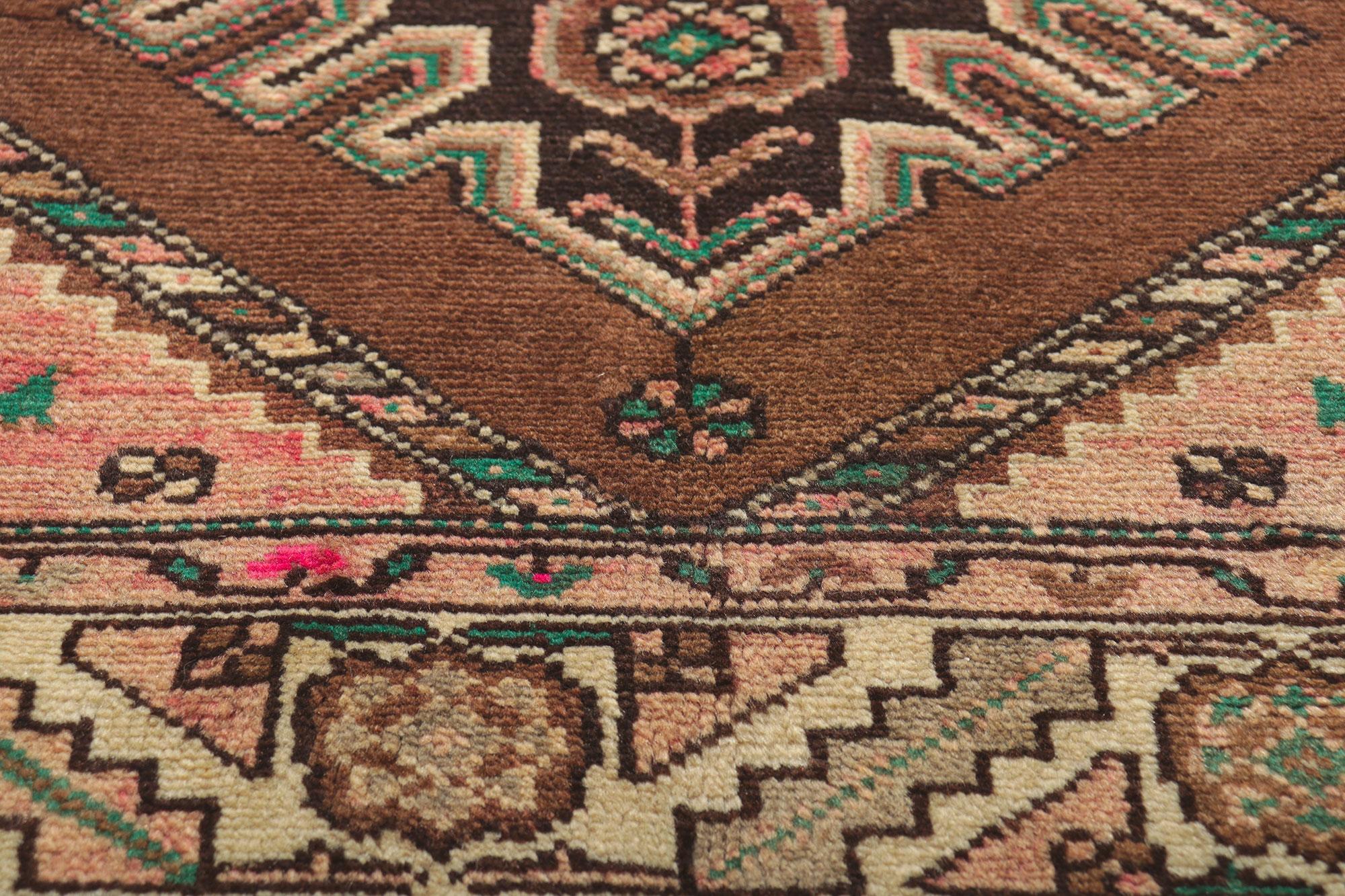 Persischer Nahavand-Hamadan-Teppich aus den 1940er Jahren mit Tribal-Stil im Zustand „Gut“ im Angebot in Dallas, TX