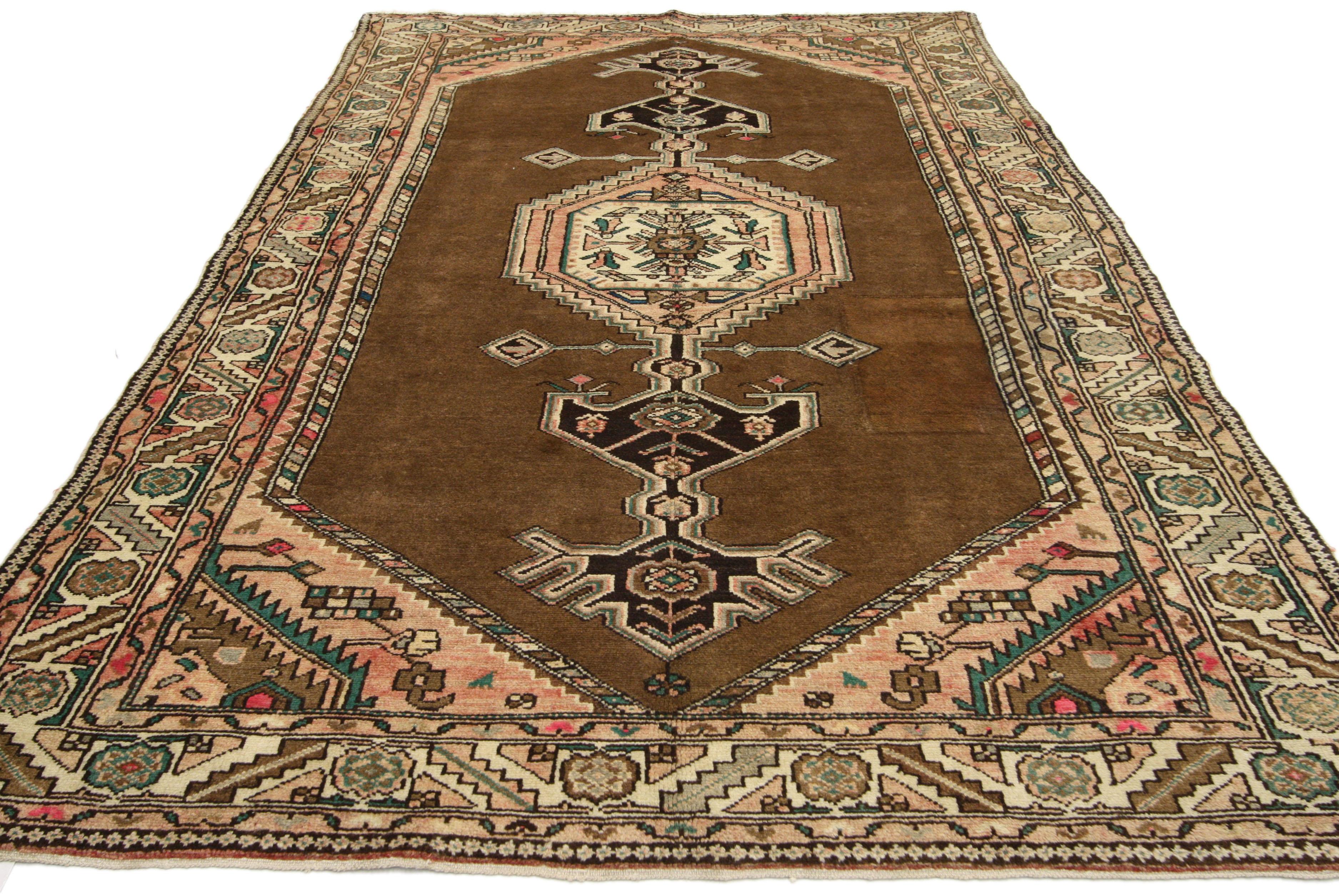 75745 Vintage Nahavand Hamadan Accent rug with Tribal style. Feminine and eclectic, this hand knotted wool vintage Persian Nahavand Hamadan rug features a stepped hexagonal medallion with elaborate pendant end-pieces in brilliant shades of salmon