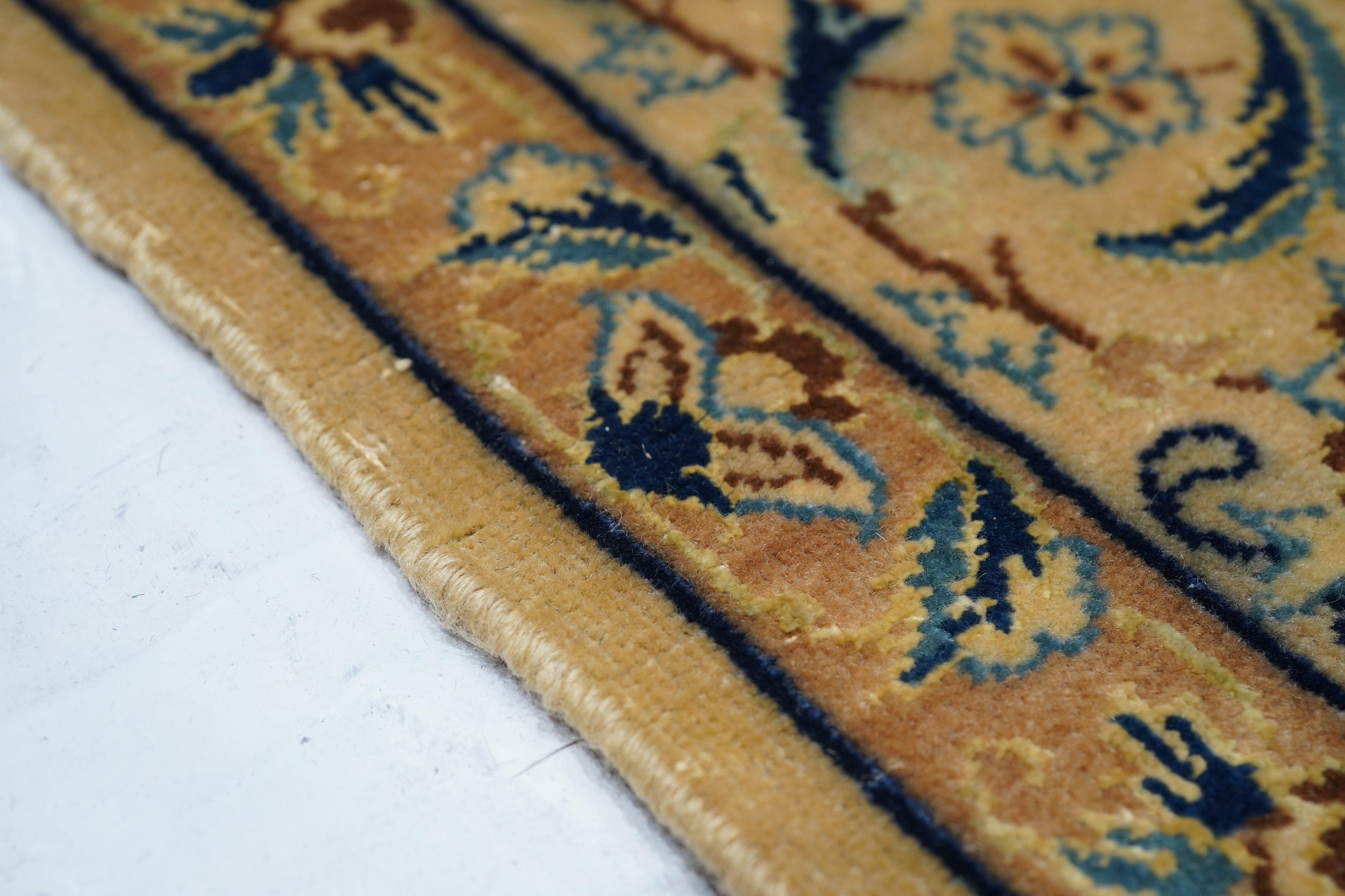 Vintage Nain Rug 4'5'' x 7'4'' In Good Condition For Sale In New York, NY
