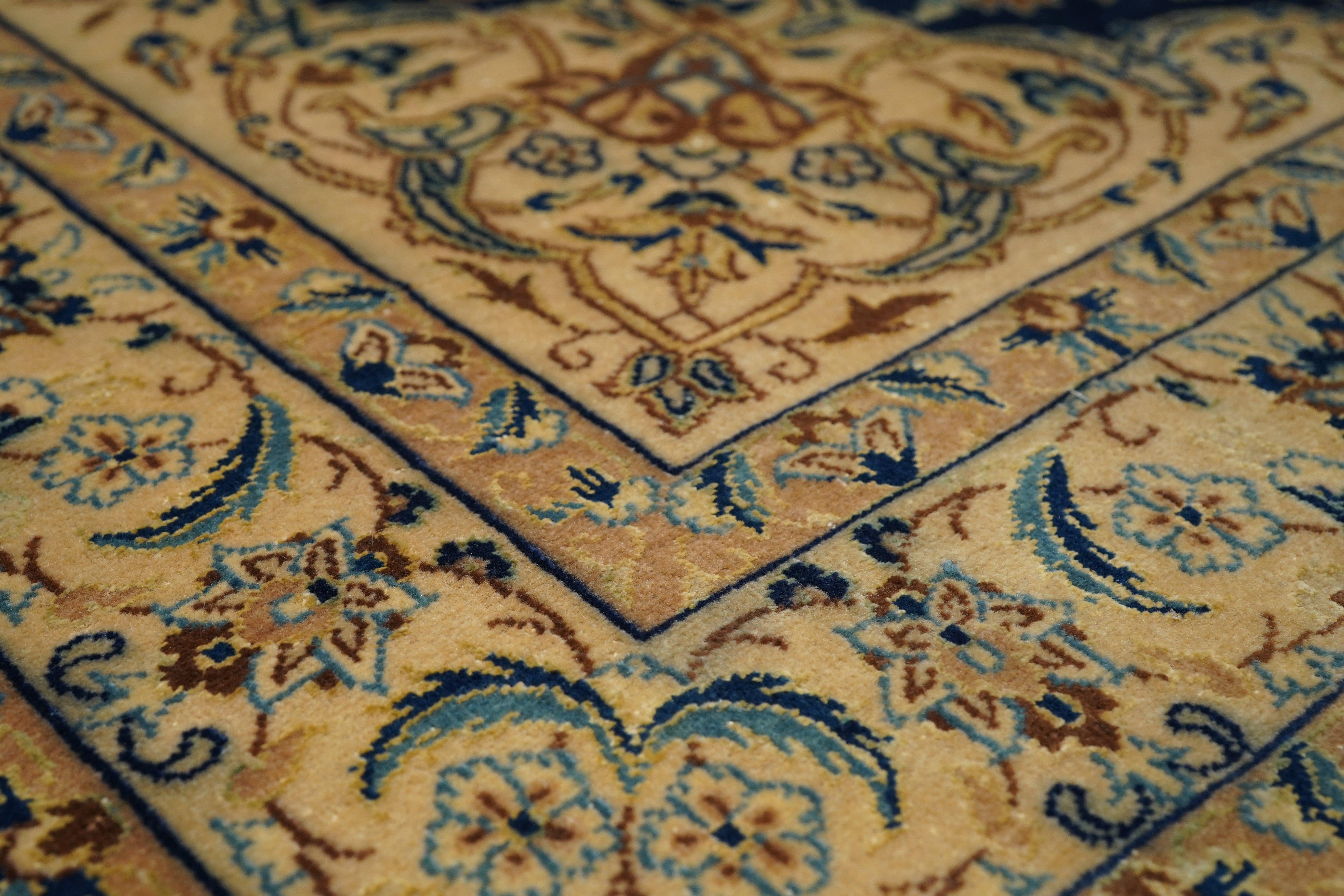 Wool Vintage Nain Rug 4'5'' x 7'4'' For Sale