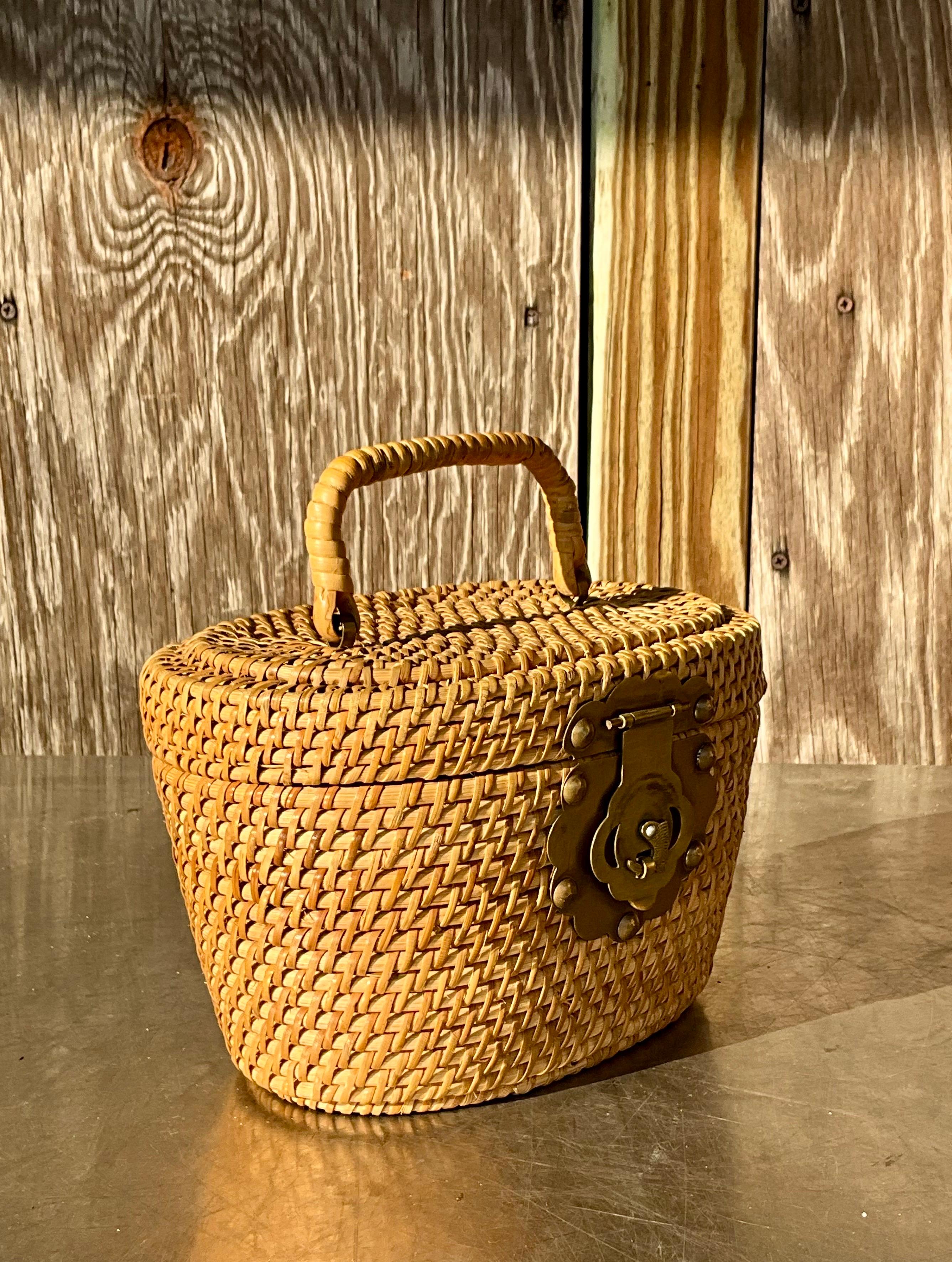 Vintage Nantucket Rattan Basket Bucket Bag In Good Condition For Sale In Lake Worth Beach, FL