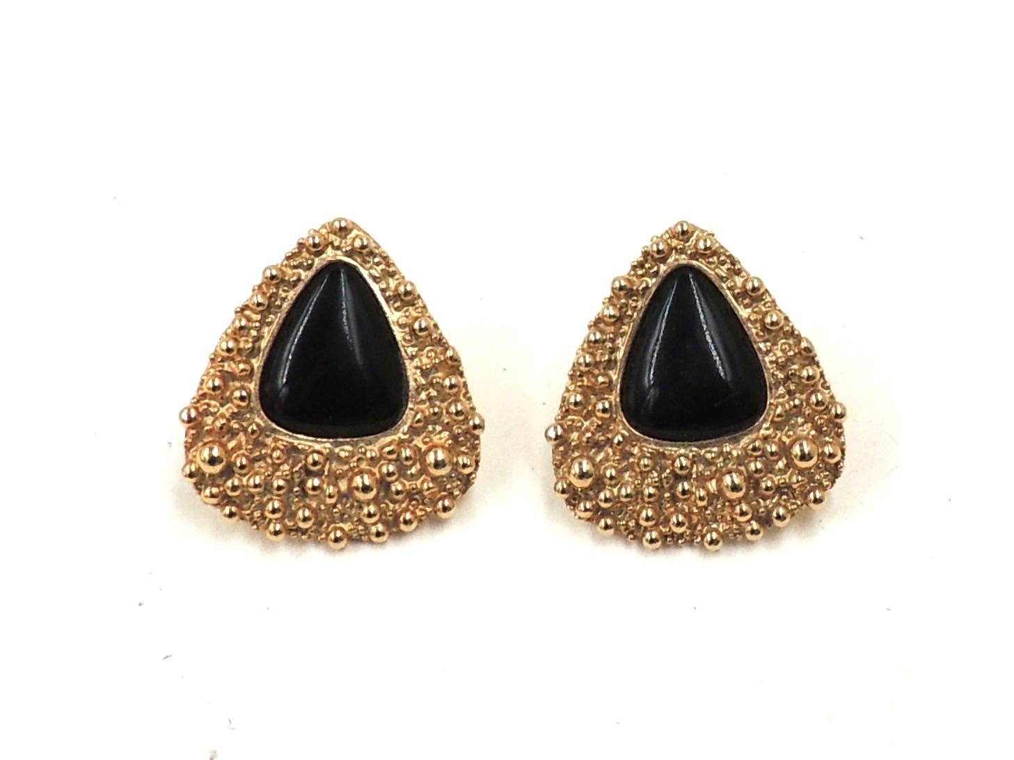 Vintage Napier Ad Piece Modernist Goldtone & Black Resin Clip Earrings For Sale 2