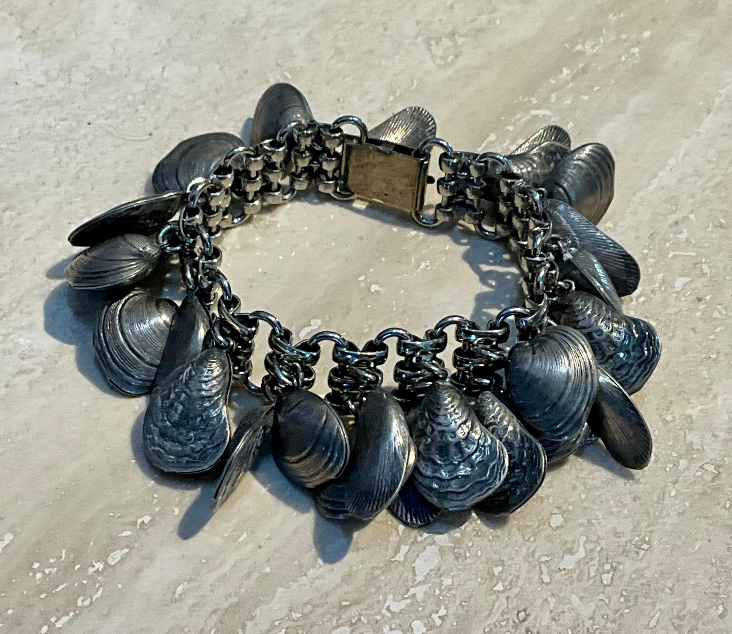 Pulsera vintage Napier Eugene Bertolli Clam Shell en Bueno estado para la venta en Lake Worth Beach, FL
