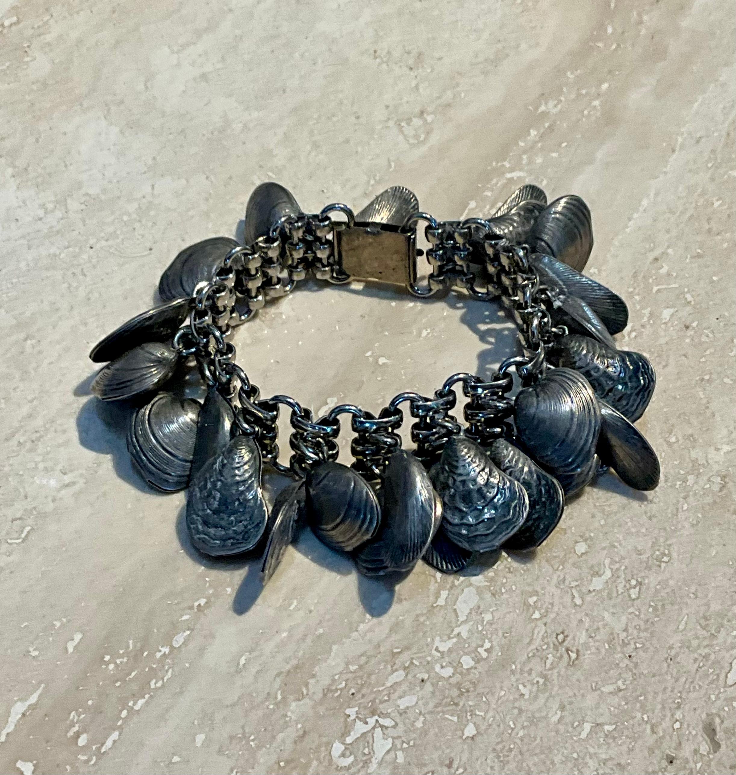 Femenino o masculino Pulsera vintage Napier Eugene Bertolli Clam Shell en venta