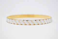 Bracelet vintage Napier en or et émail blanc:: signé:: circa 1970