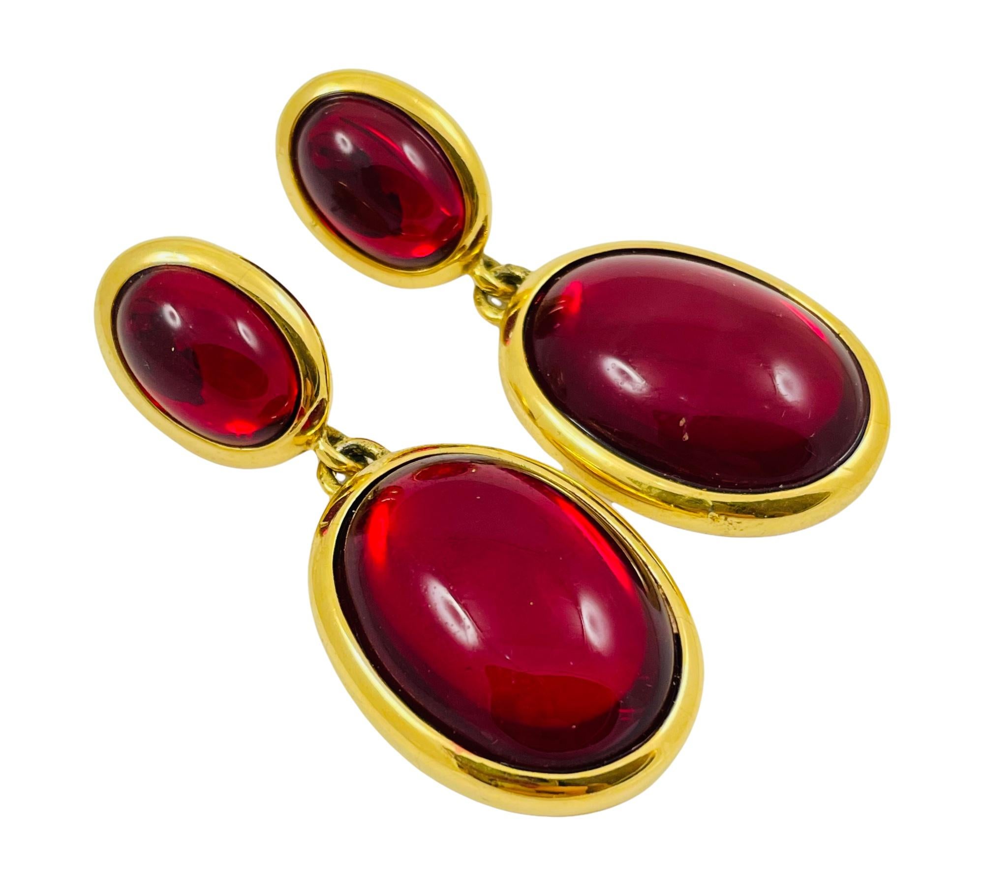 DETAILS

• signed NAPIER

• gold tone

• red glass cabochons

MEASUREMENTS  

• 2” by 0.88”

CONDITION

• excellent vintage condition with minimal signs of wear 

❤️❤️ VINTAGE DESIGNER JEWELRY ❤️❤️ 