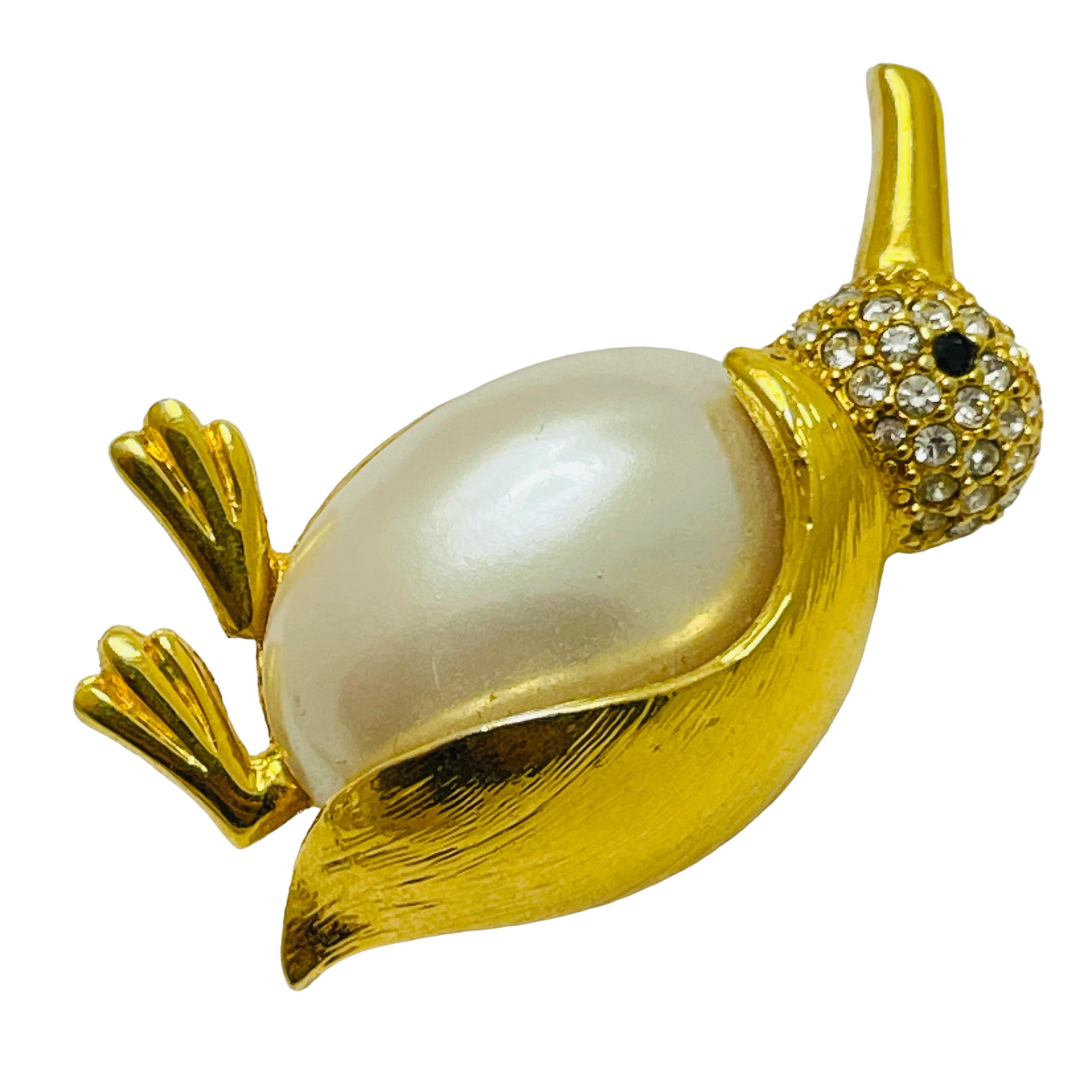 DETAILS

• signed NAPIER    

• gold tone with faux pearl and rhinestones 

• vintage designer brooch

MEASUREMENTS  

• 

CONDITION

•  very good vintage condition with minimal signs of wear 

 Sku 45

❤️❤️  VINTAGE DESIGNER JEWELRY ❤️❤️

❤️❤️ 