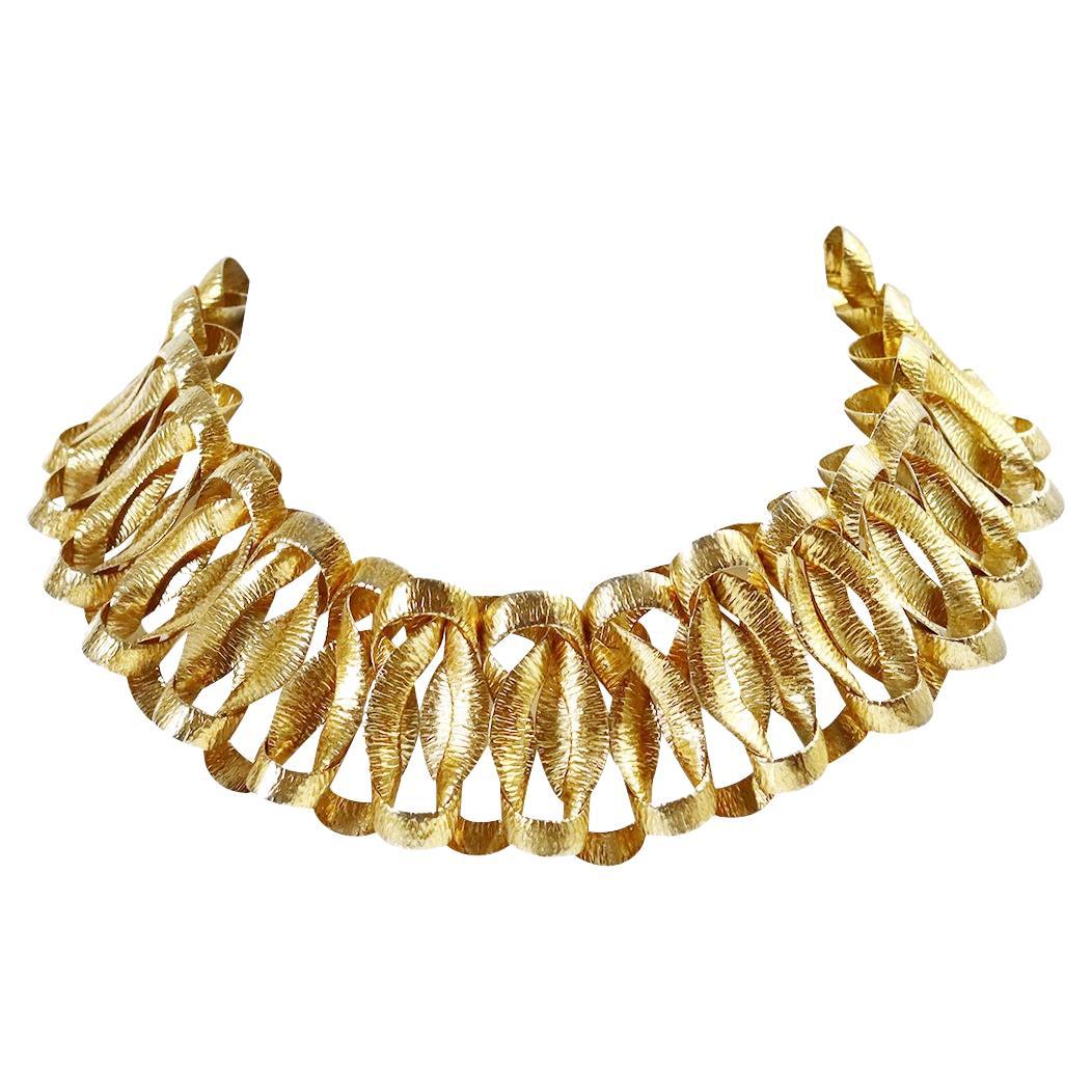 Vintage Napier Gold Tone Slinky Link Collar Choker Necklace Circa 1960s. This can be worn as a necklace but is quite interesting as a choker with a piece of it hanging down the back. Earlier Napier and so chic! 18-19.5