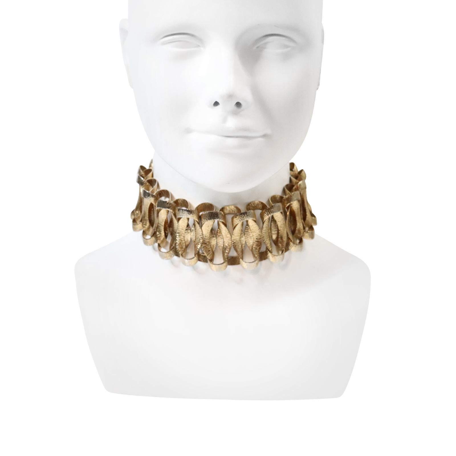 Vintage Napier Gold Tone Slinky Link Collar Choker Necklace Circa 1960s. This can be worn as a necklace but is quite interesting as a choker with a piece of it hanging down the back. Earlier Napier and so chic! 18-19.5