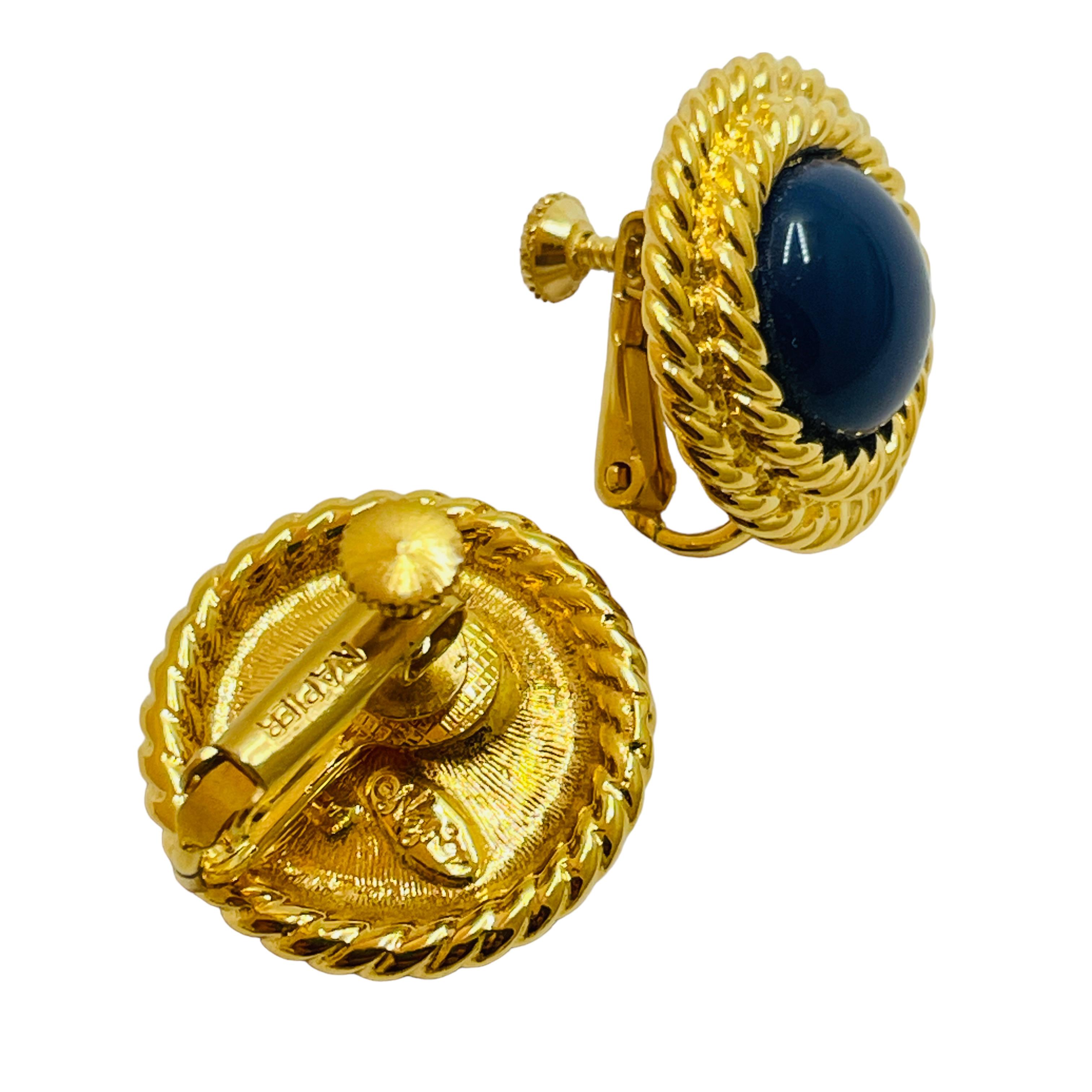 Vintage NAPIER gold clip on earrings In Excellent Condition For Sale In Palos Hills, IL