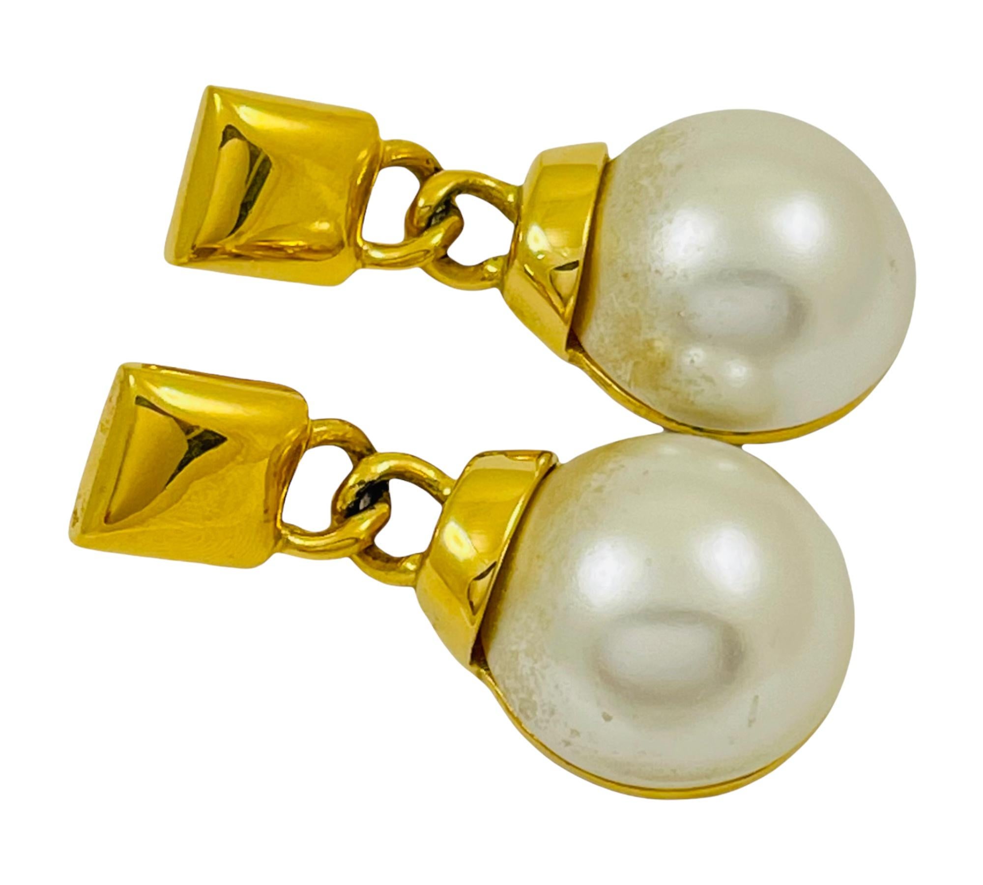 DETAILS

• signed NAPIER

• gold tone with pearl cabochon

• pierced dangle designer runway earrings

MEASUREMENTS  

• 1.88” by 0.88”

CONDITION

• excellent vintage condition with minimal signs of wear   

❤️❤️ VINTAGE DESIGNER JEWELRY ❤️❤️ 