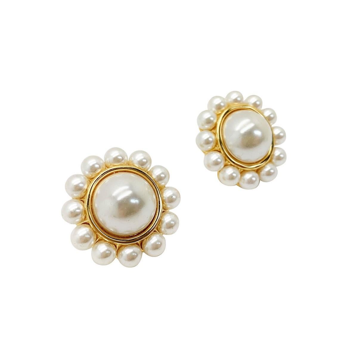 Sublime vintage Napier pearl earrings. Boasting oodles of pearl glam with a large central half pearl with a full pearl halo. The quintessential pearl earring you’ll reach for time after time.

Vintage Condition: Very good without damage or