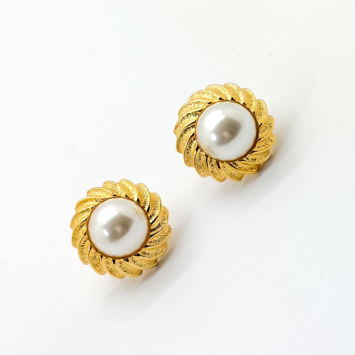 De las mujeres Pendientes vintage Napier de perlas onduladas años 80 en venta