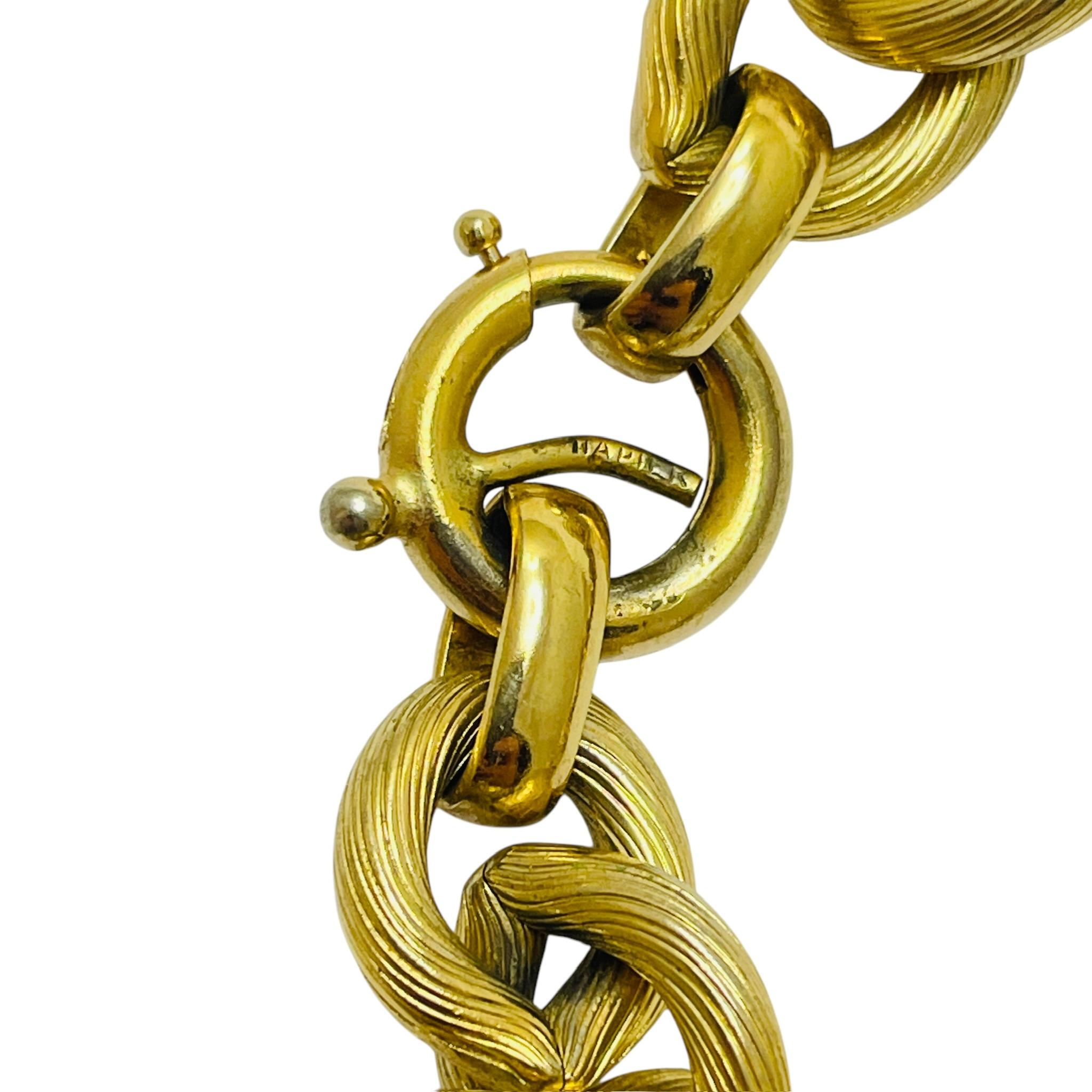 Vintage NAPIER signed gold tone bell charm chain designer bracelet In Good Condition For Sale In Palos Hills, IL