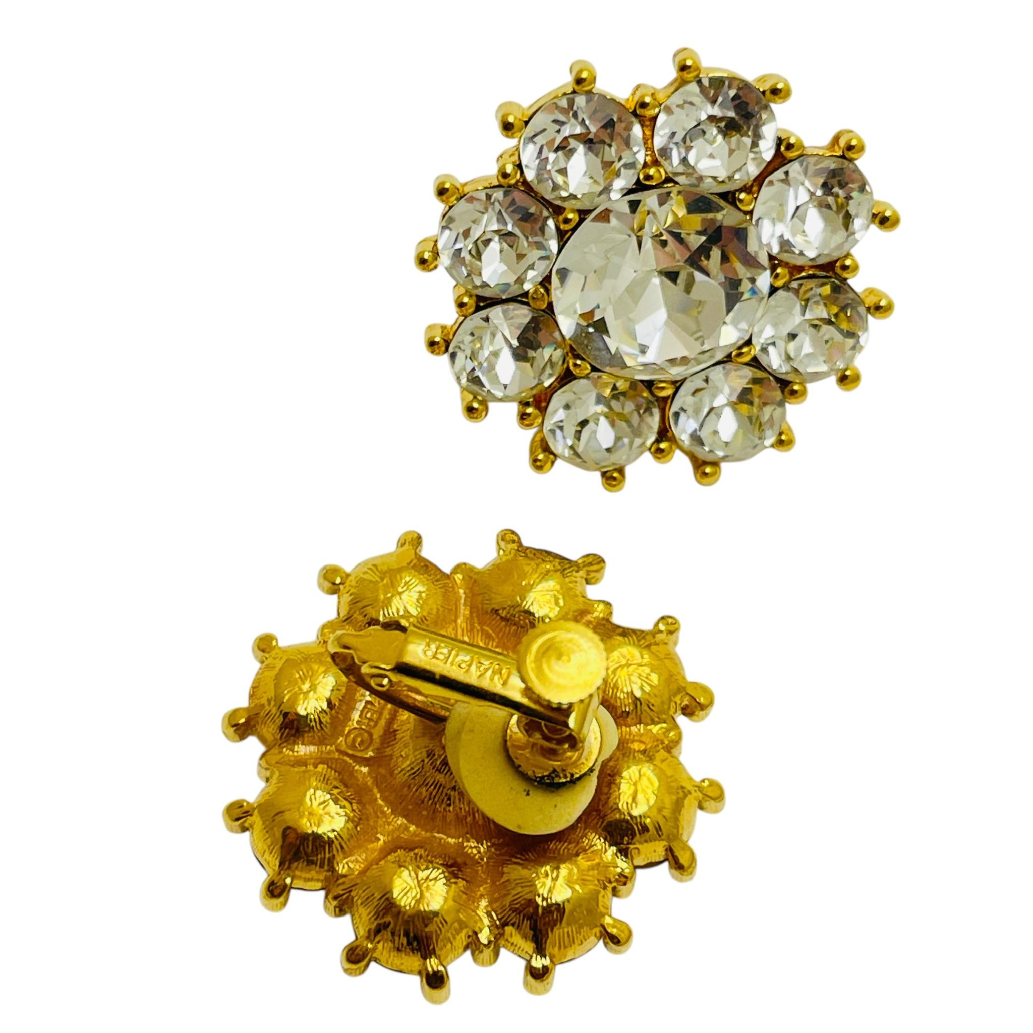 Vintage NAPIER signed gold tone clear rhinestone designer clip on earrings In Good Condition For Sale In Palos Hills, IL