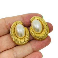 Vintage NAPIER signed gold tone pearl designer pierced earrings
