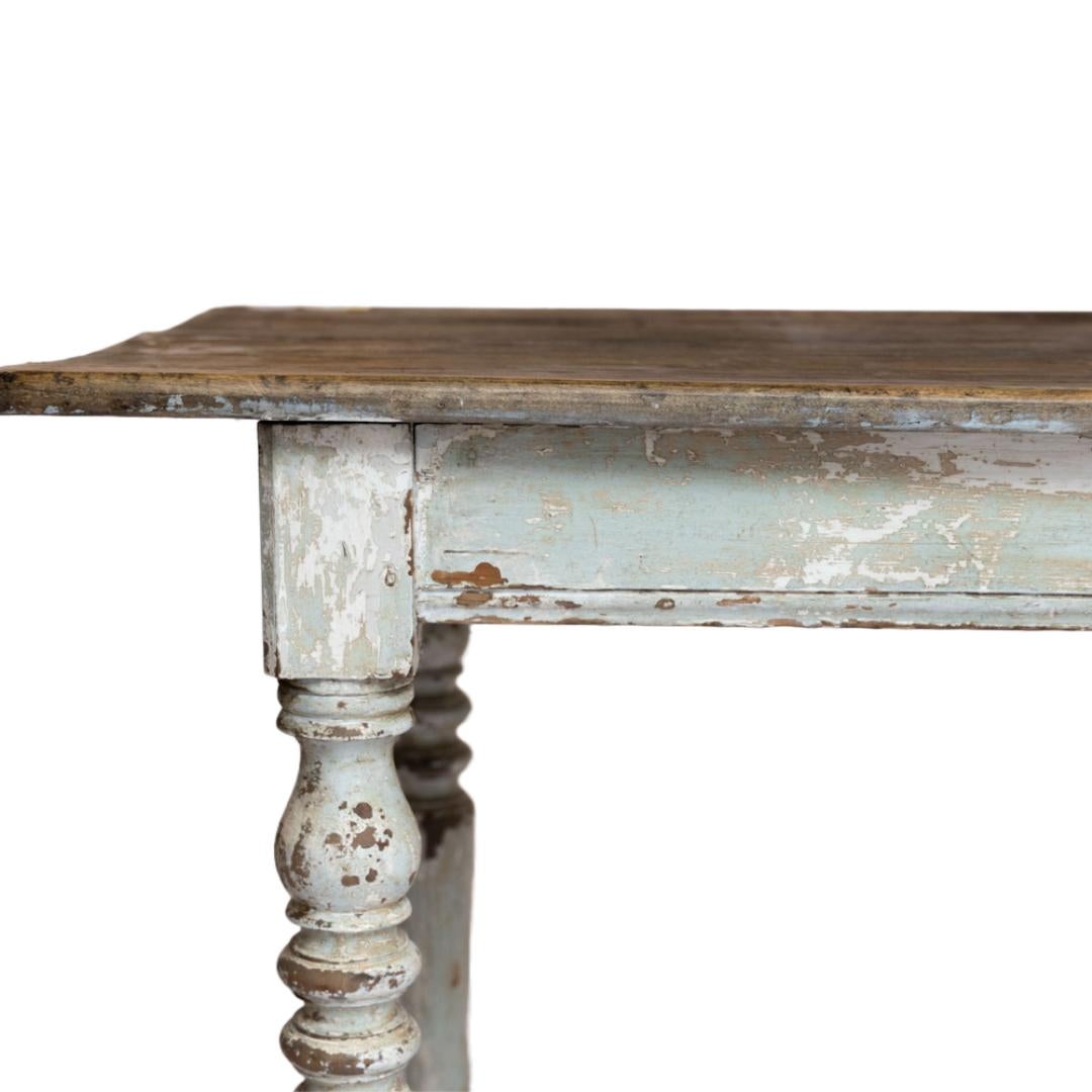 Rustique Table de ferme française étroite avec patine vieillie en vente