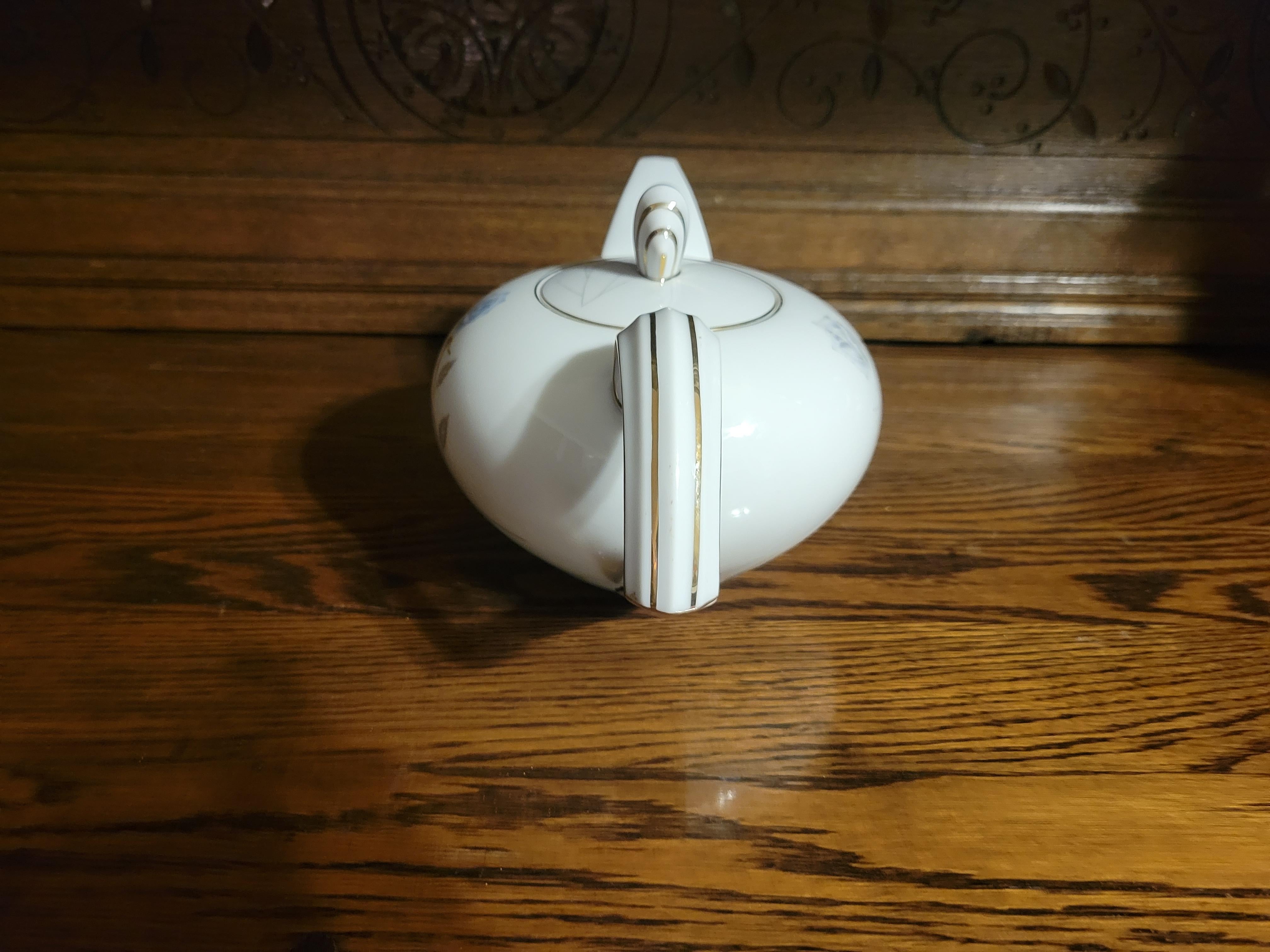 Vintage Narumi 'Parisienne' Fine China Teapot with Lid - 40 Oz  For Sale 2