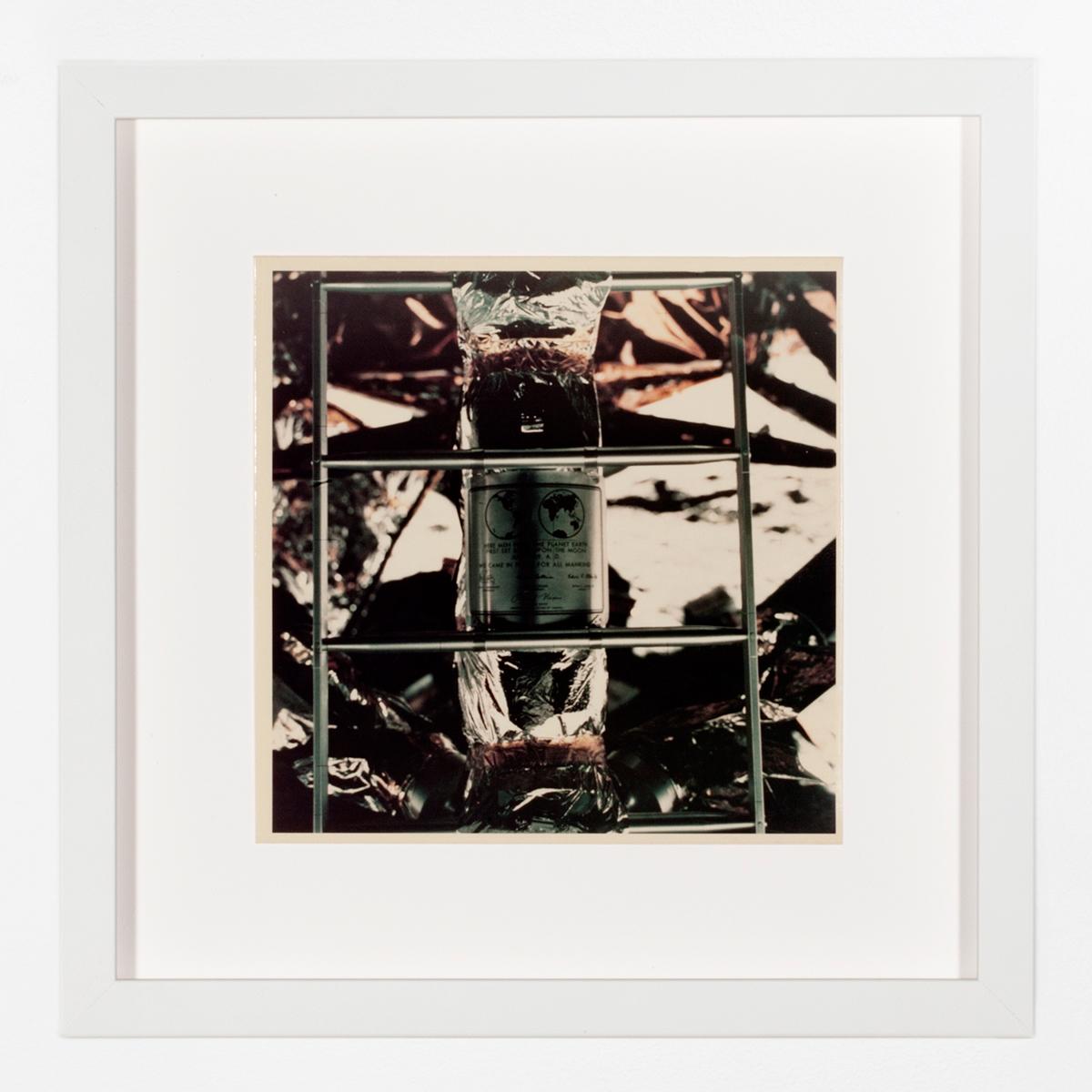 Patrick Parrish se complace en ofrecer un increíble grupo de fotografías originales impresas por Meisel Photochrome Corporation de Dallas hacia 1970, poco después de la Misión Apolo 11. Meisel fue el contratista fotográfico oficial de la NASA y